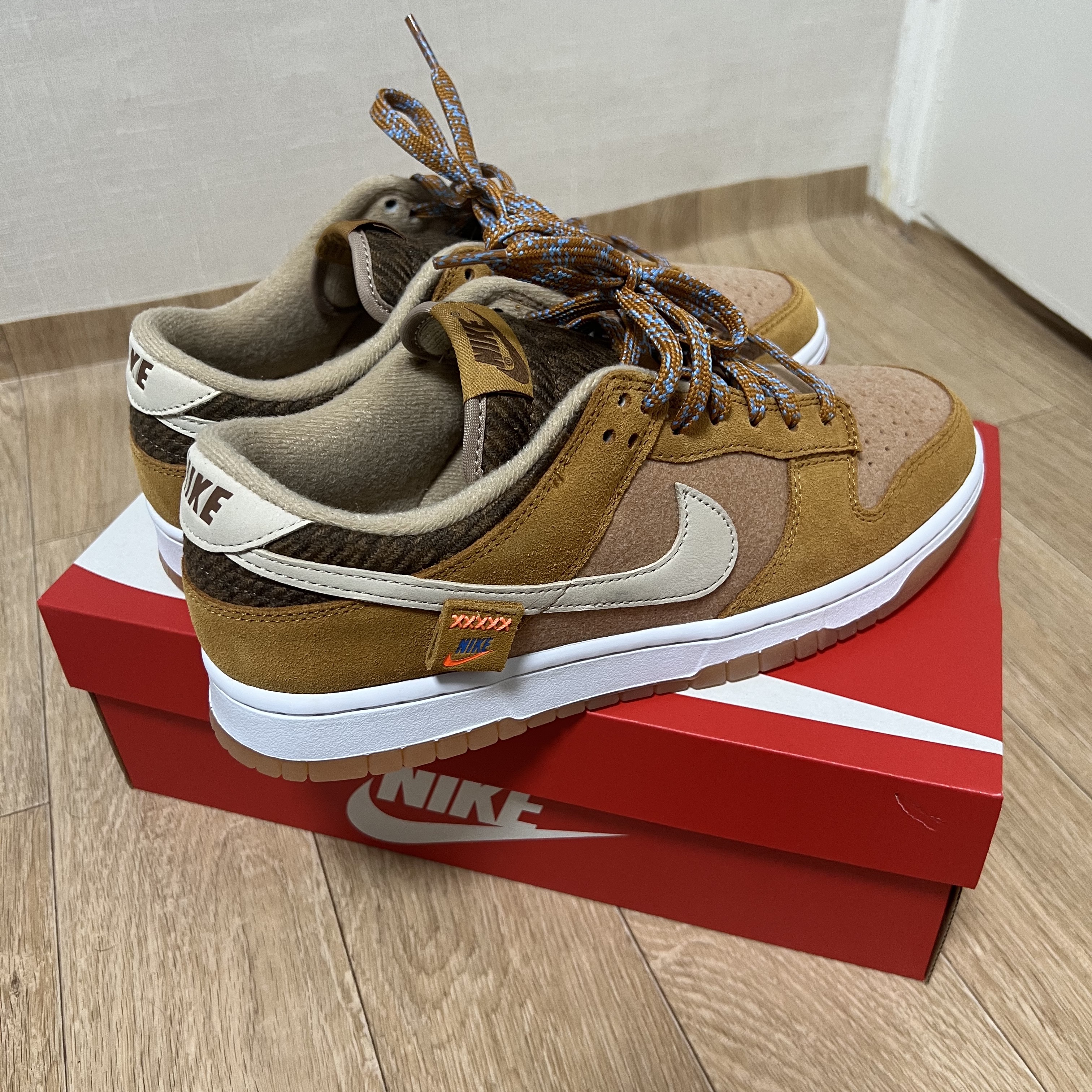Nike Dunk Low SE Praline Desert Ochre 착용 스타일