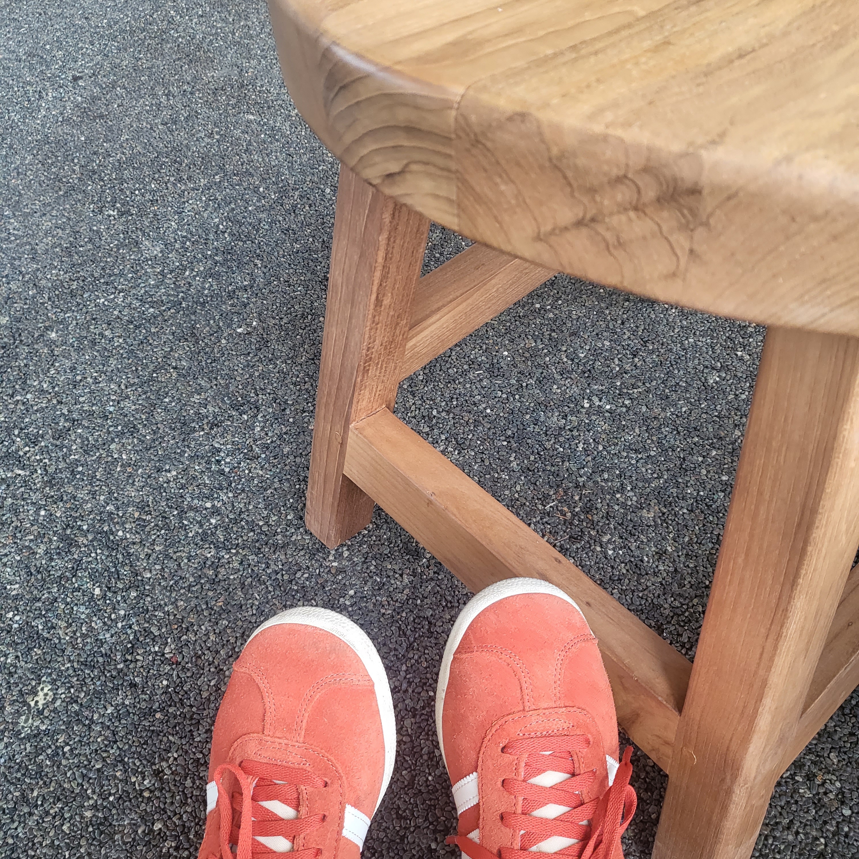 Adidas Gazelle Preloved Red Off White 착용 스타일 - 2