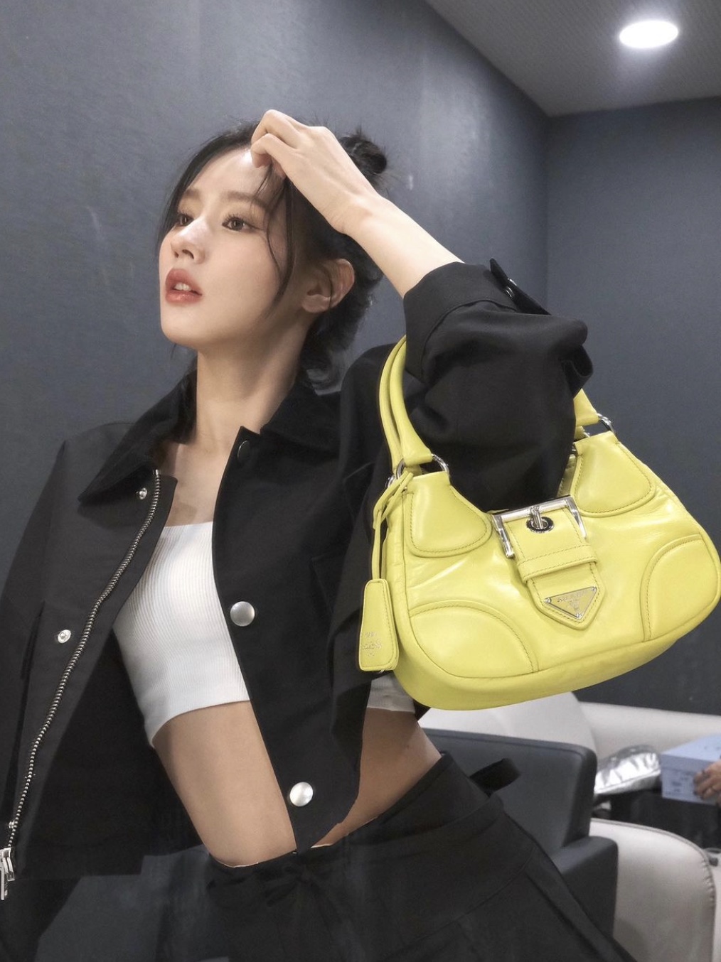 Prada Moon Padded Nappa Leather Bag Citron Green 착용 스타일 - 1