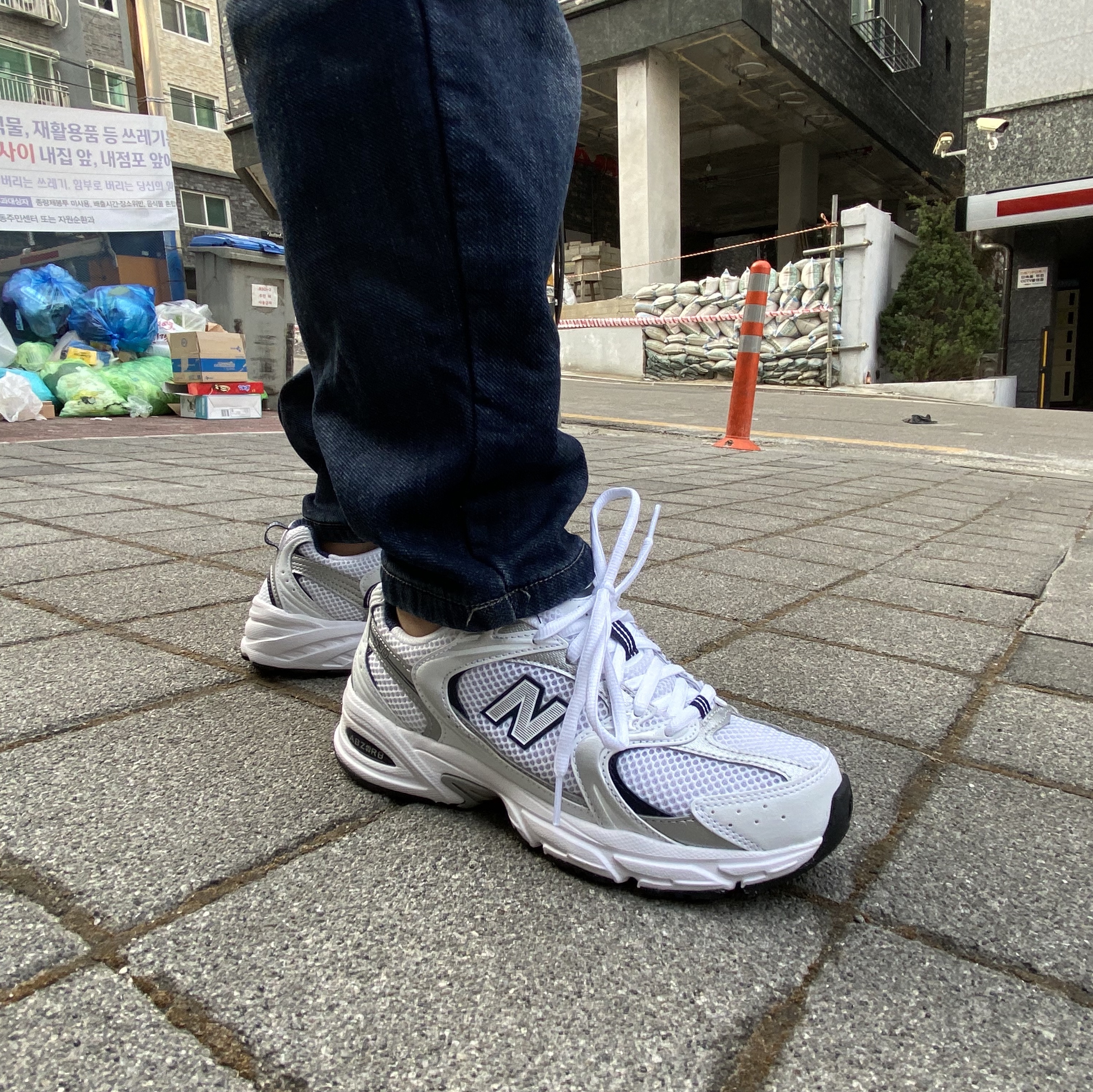New Balance 530 White 착용 스타일 - 2