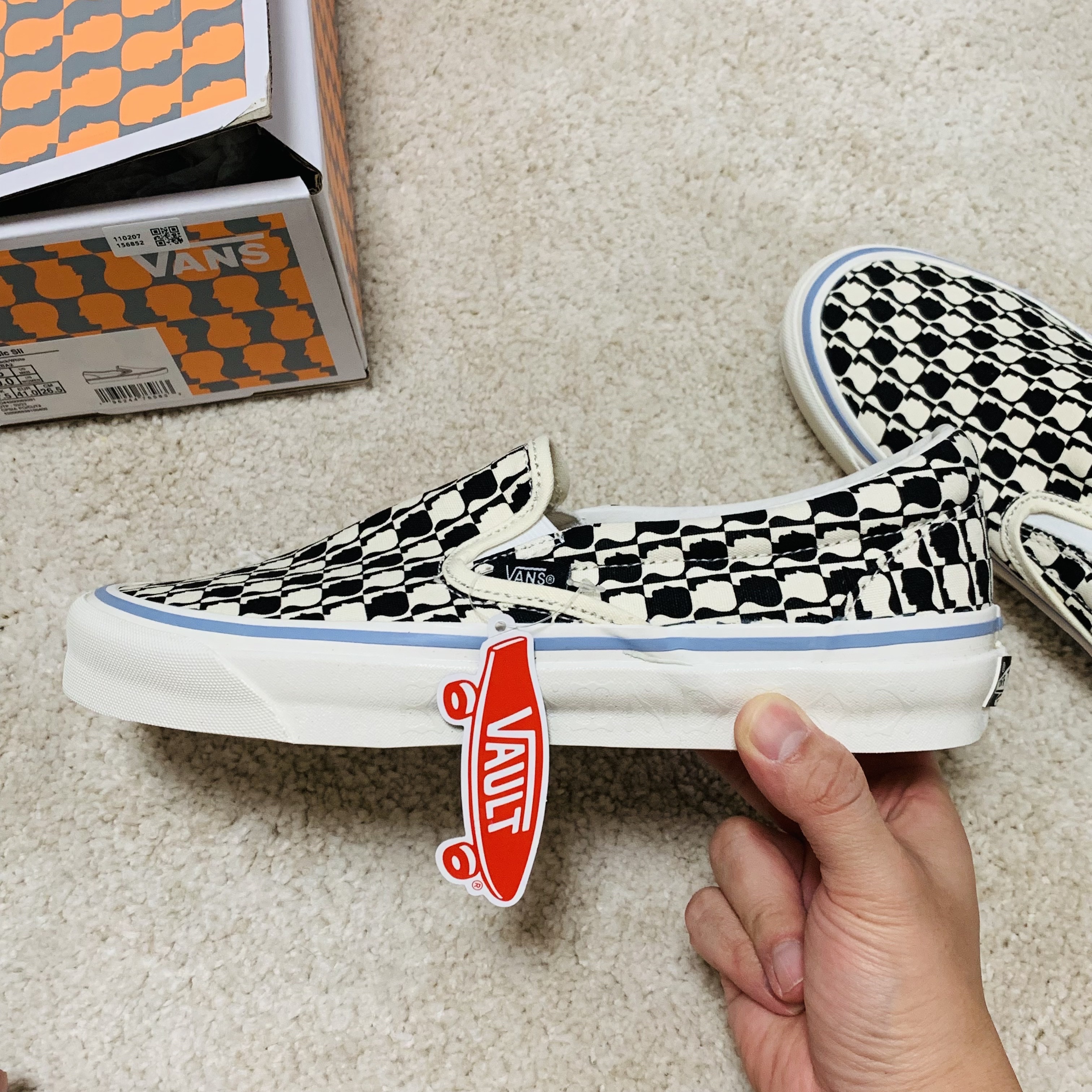 Vans Vault x Brain Dead OG Slip-On LX Black White 착용 스타일 - 3