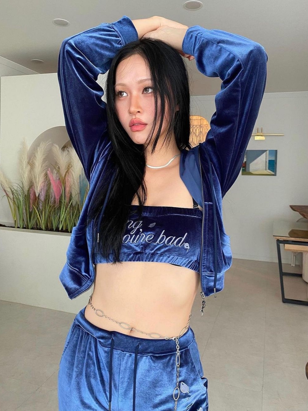Darling You're Bad Women Darling Your Tube Top Velvet Blue 착용 스타일 - 1