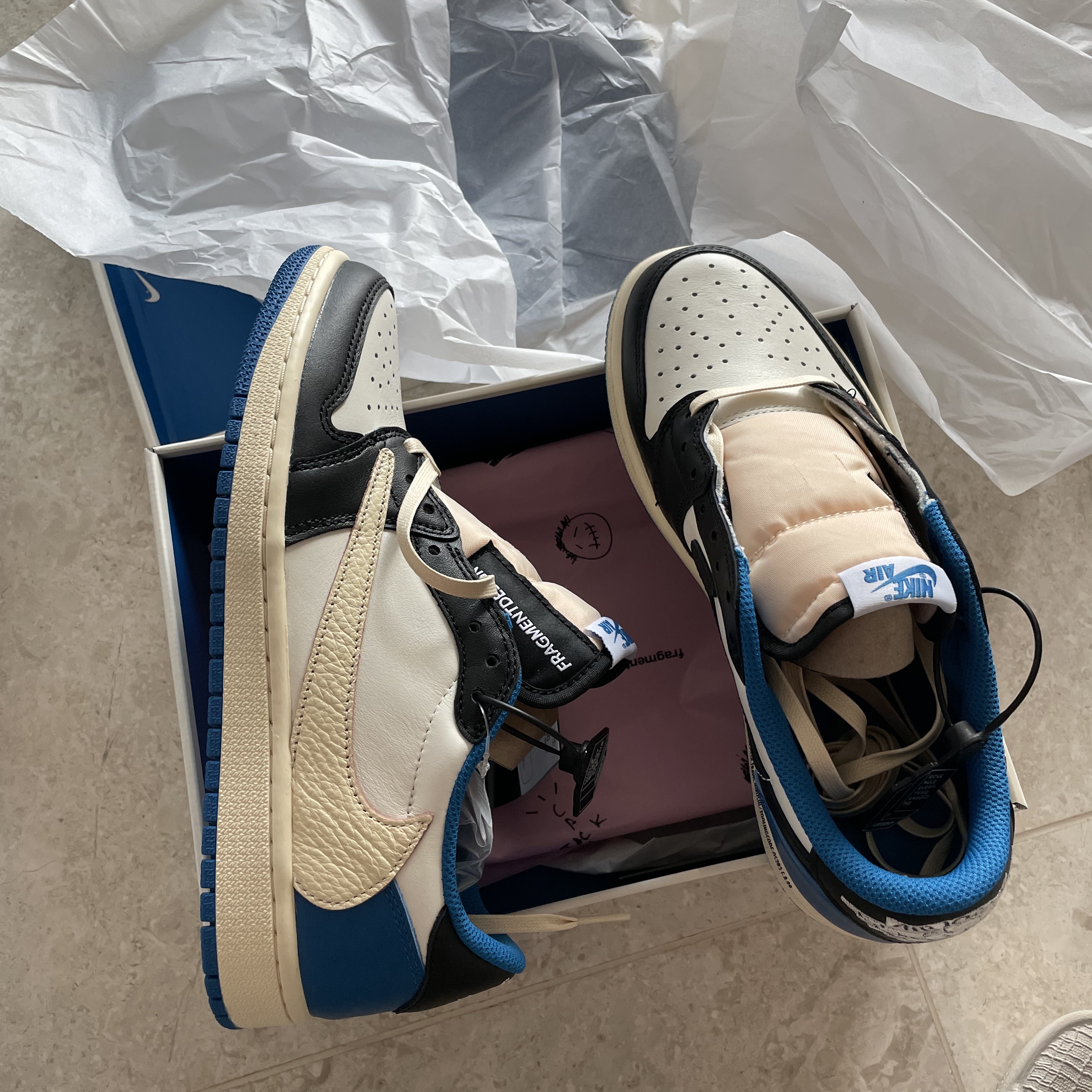Jordan 1 x Travis Scott x Fragment Retro Low OG SP Military Blue 착용 스타일