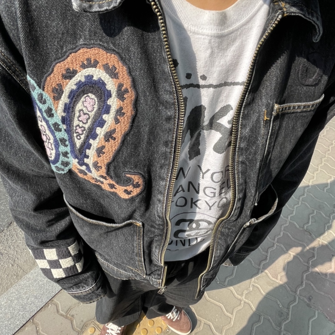 Stussy x Noma t.d. Denim Zip Work Jacket Washed Black, Stussy World Tour LS T-Shirt White 착용 스타일