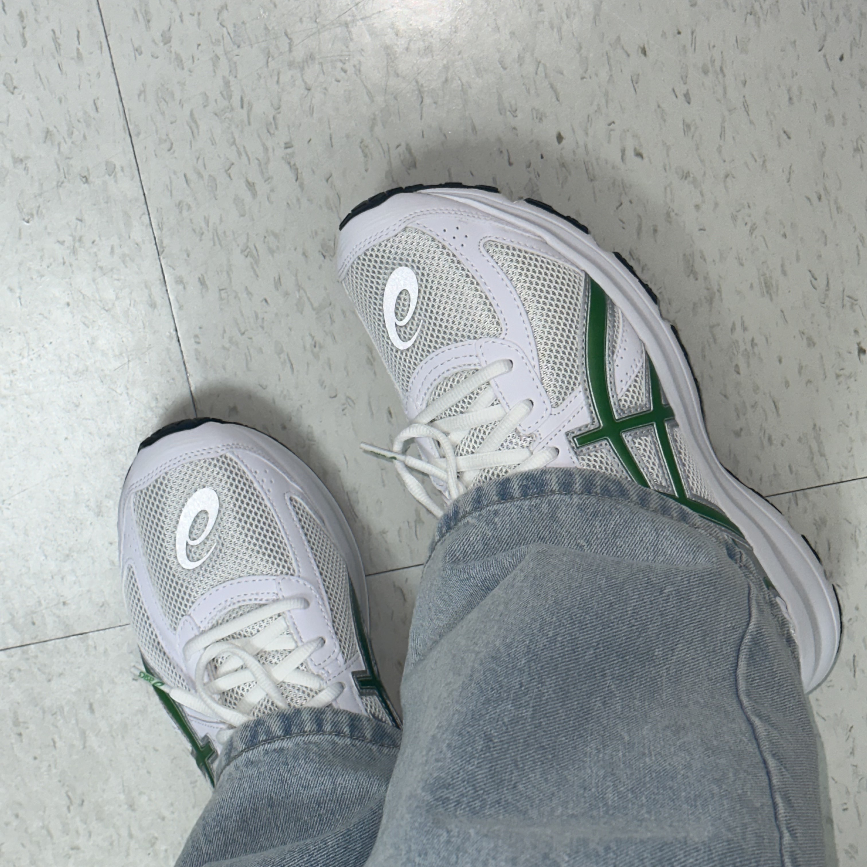 Asics Jog 100 S White Green - 2E Wide 착용 스타일