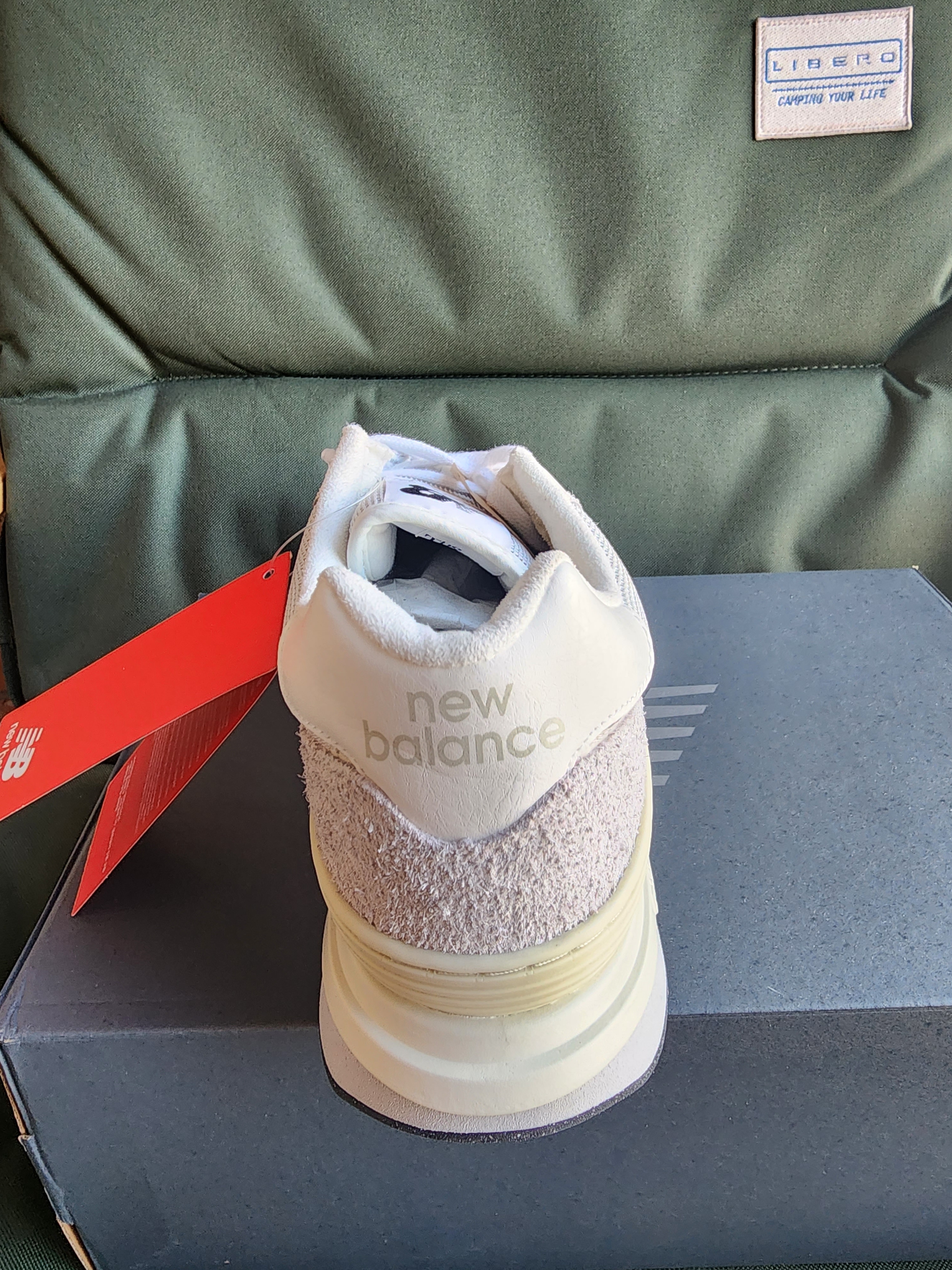 New Balance 574 Legacy Grey White, Jordan 1 Low Golf Triple White 착용 스타일 - 4