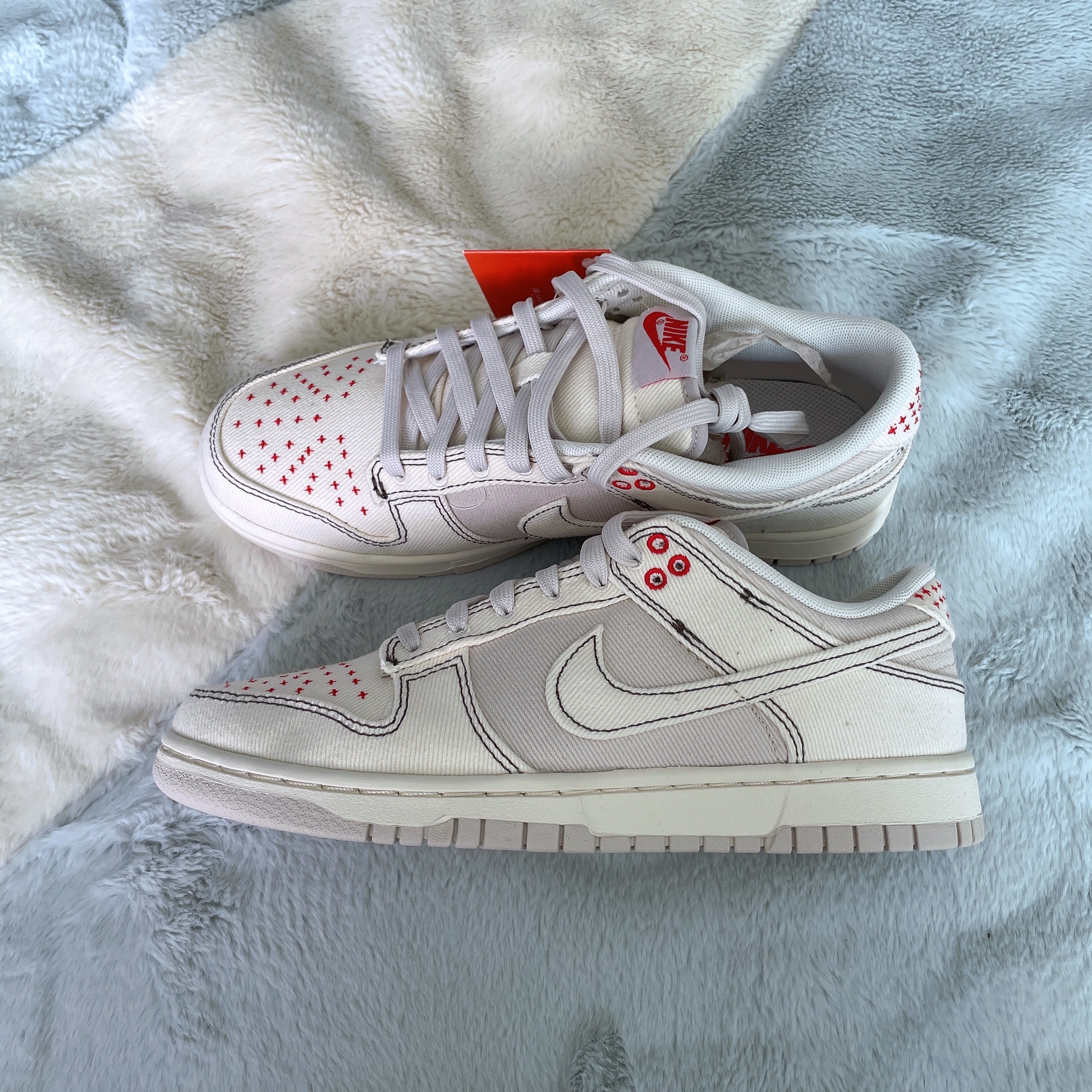 Nike Dunk Low Beige Red 착용 스타일 - 2