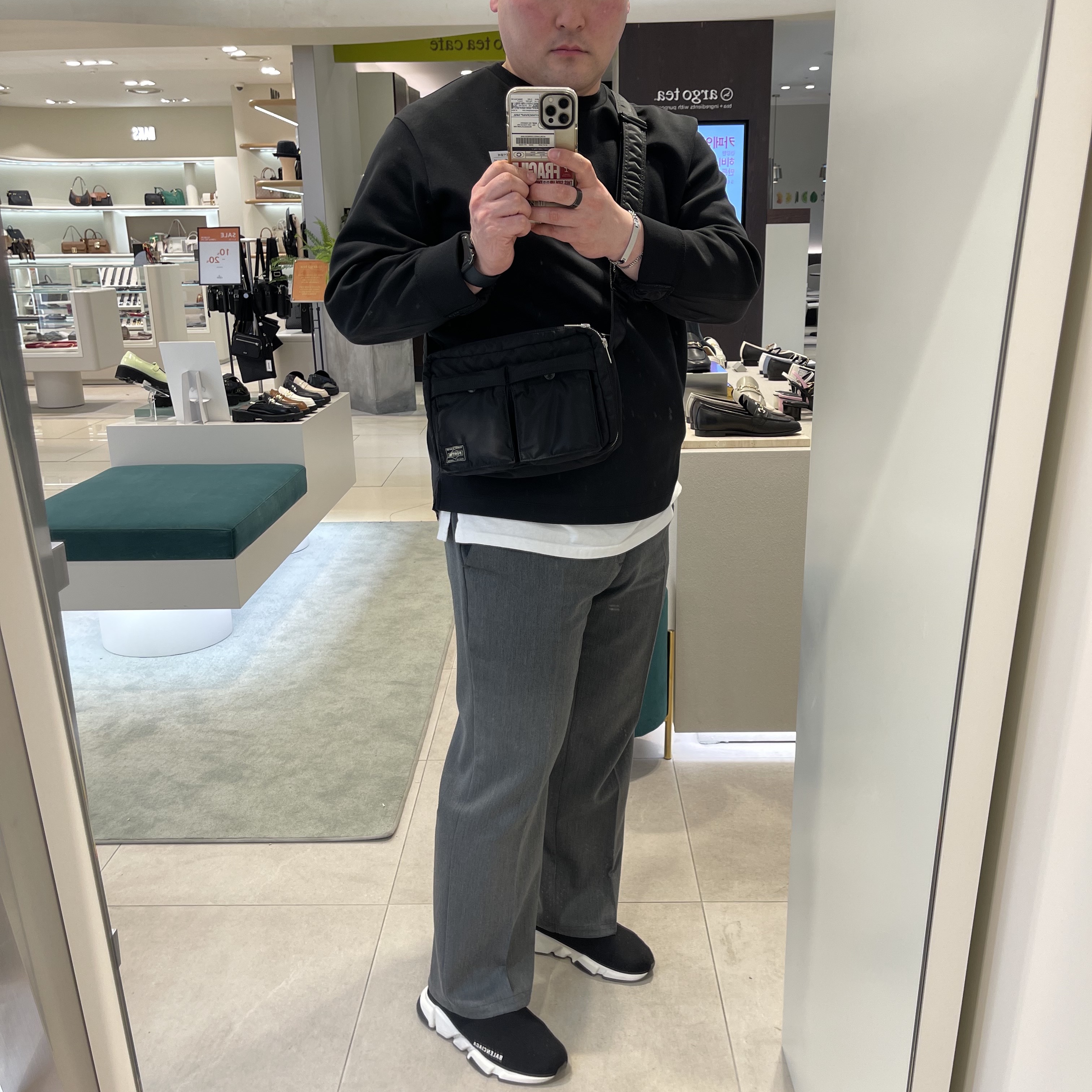 Porter Tanker Shoulder Bag S Black, Balenciaga Speed Trainer Black White 2021/2022 착용 스타일