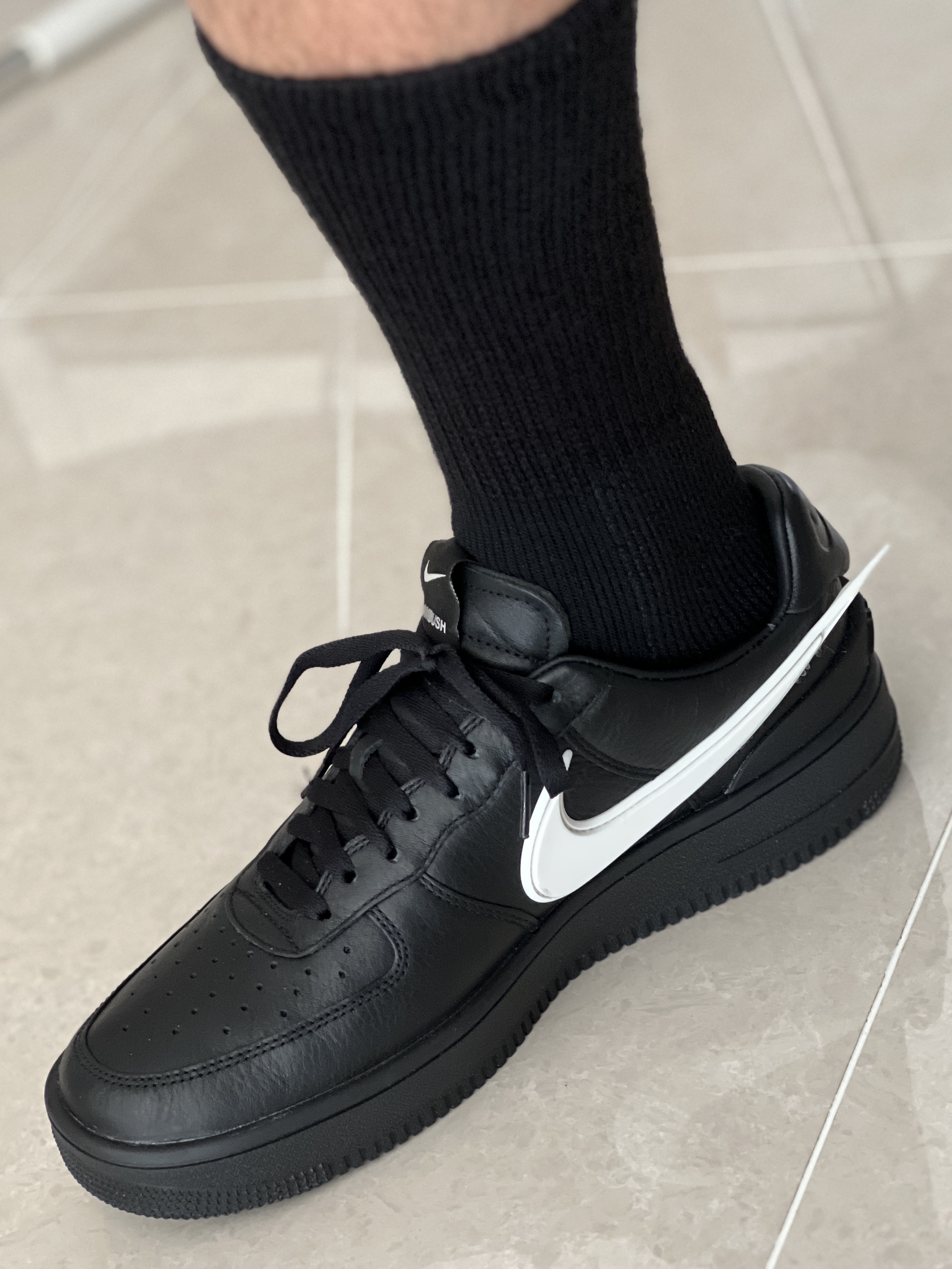 Nike x Ambush Air Force 1 Low SP Black 착용 스타일 - 2