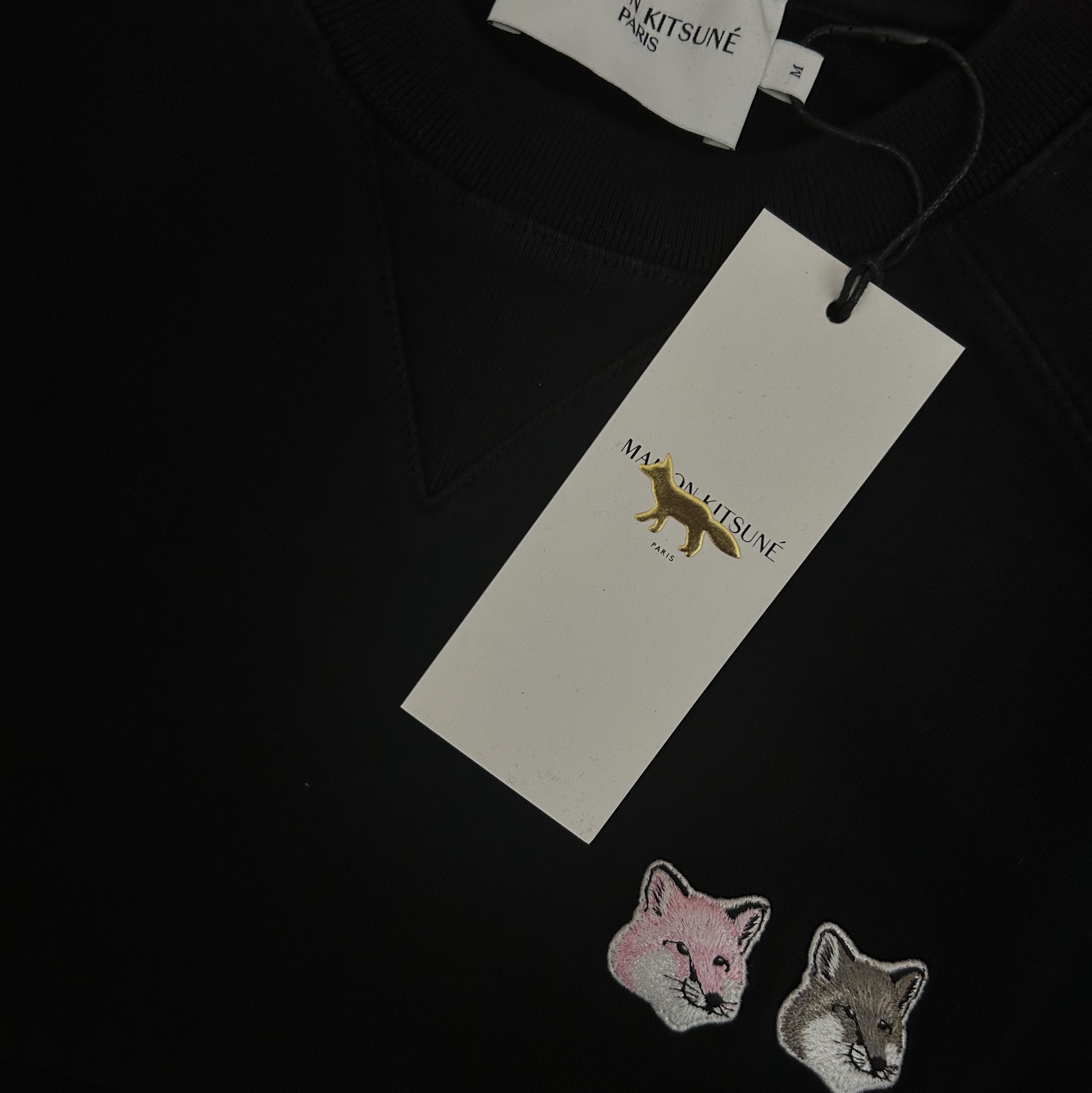 Maison Kitsune Monochrome Fox Head Patch Classic Sweatshirt Black 착용 스타일