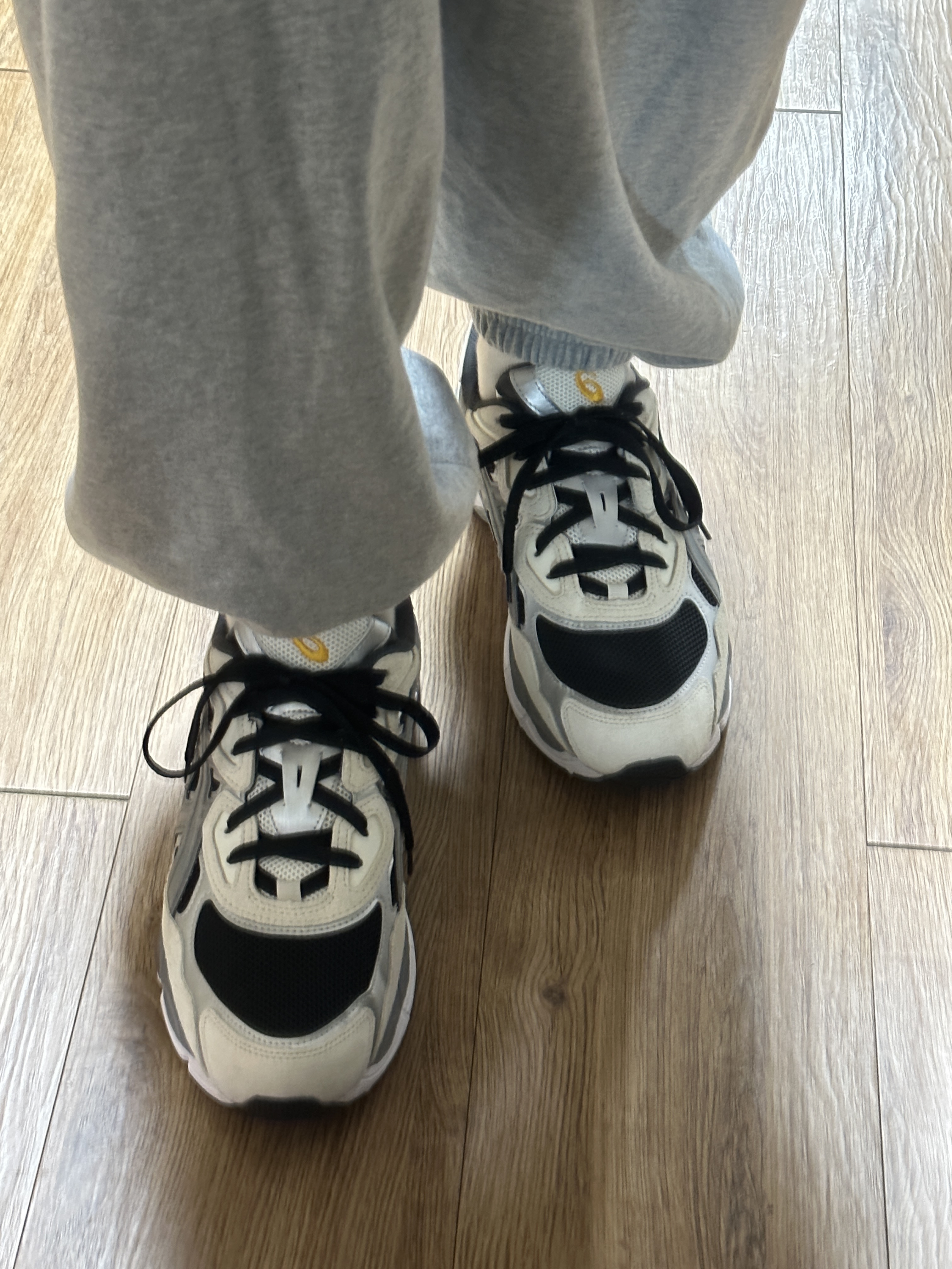 Asics Gel-NYC Black Clay Grey 착용 스타일 - 5