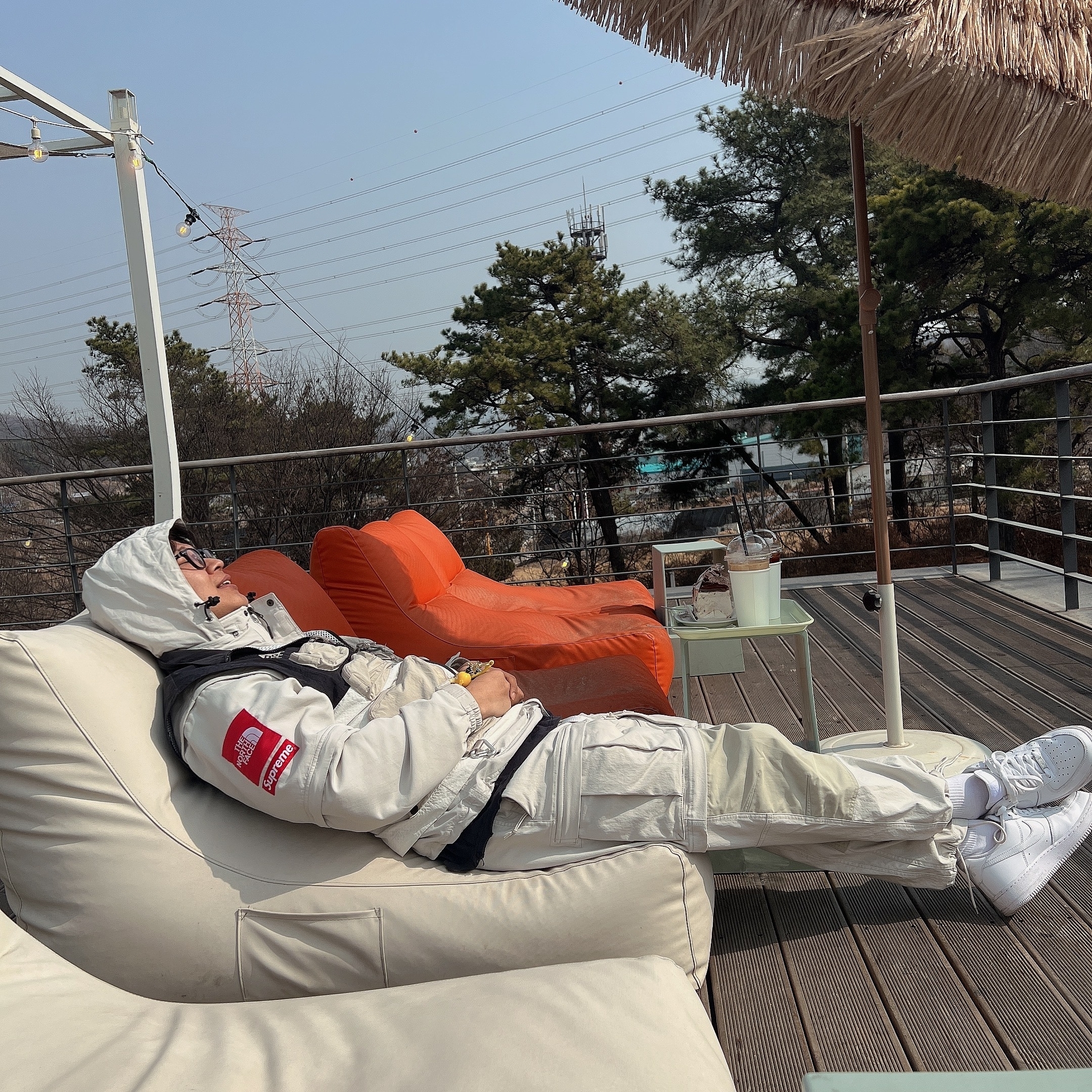 Supreme x The North Face Trekking Convertible Jacket Stone - 22SS, Nike ACG Utility Vest Black Summit White - US/EU 착용 스타일