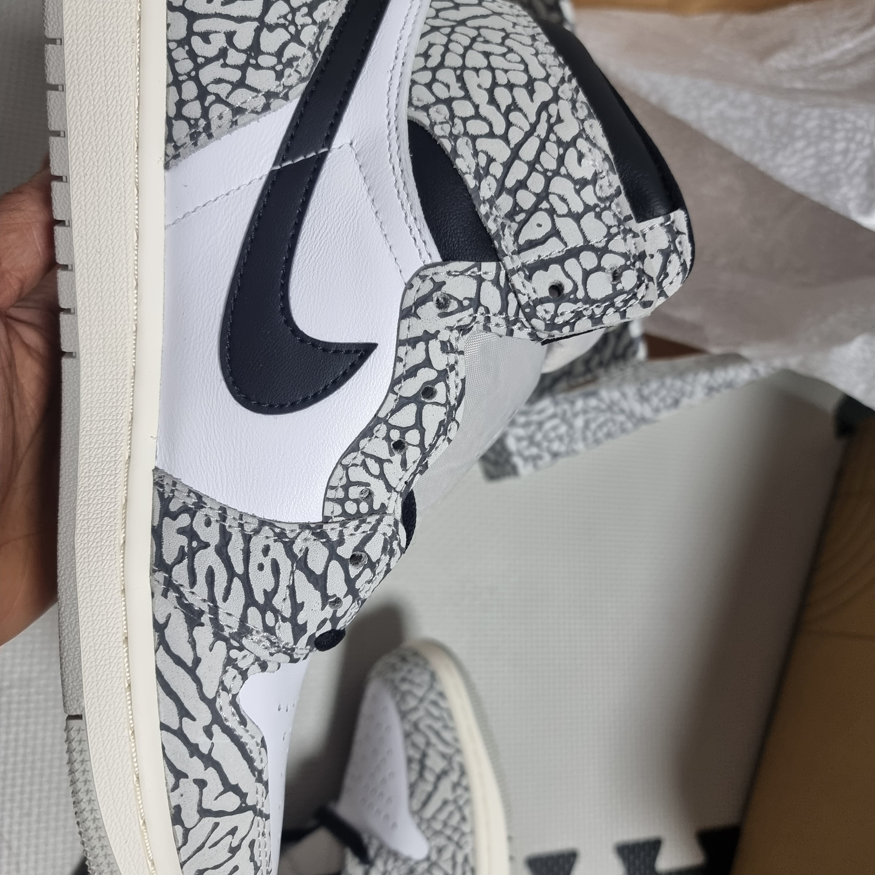 Jordan 1 Retro High OG White Cement 착용 스타일 - 3