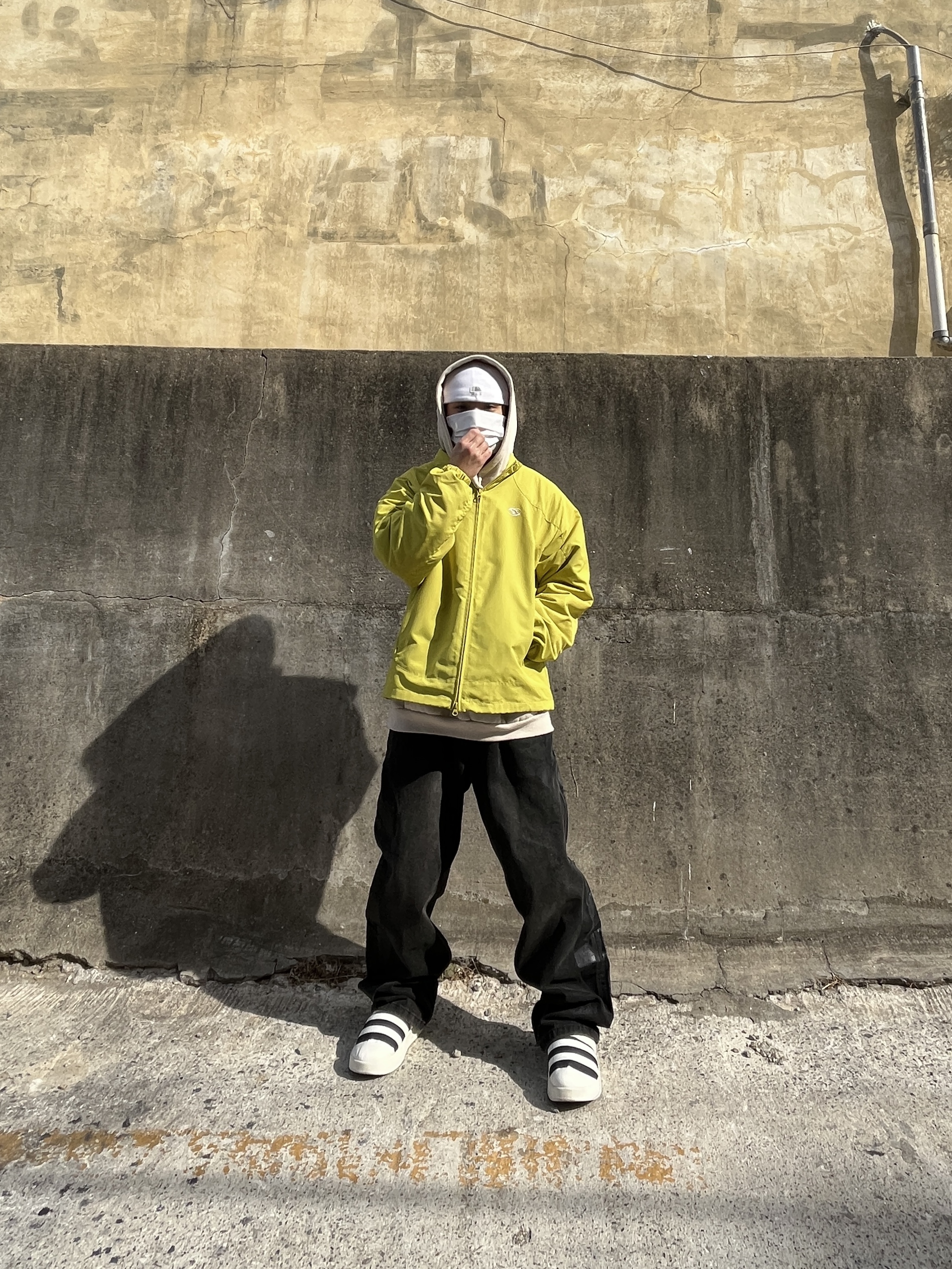 Adidas Puffylette Off White, Sansan Gear Docking Jacket Lime - 22FW 착용 스타일 - 1