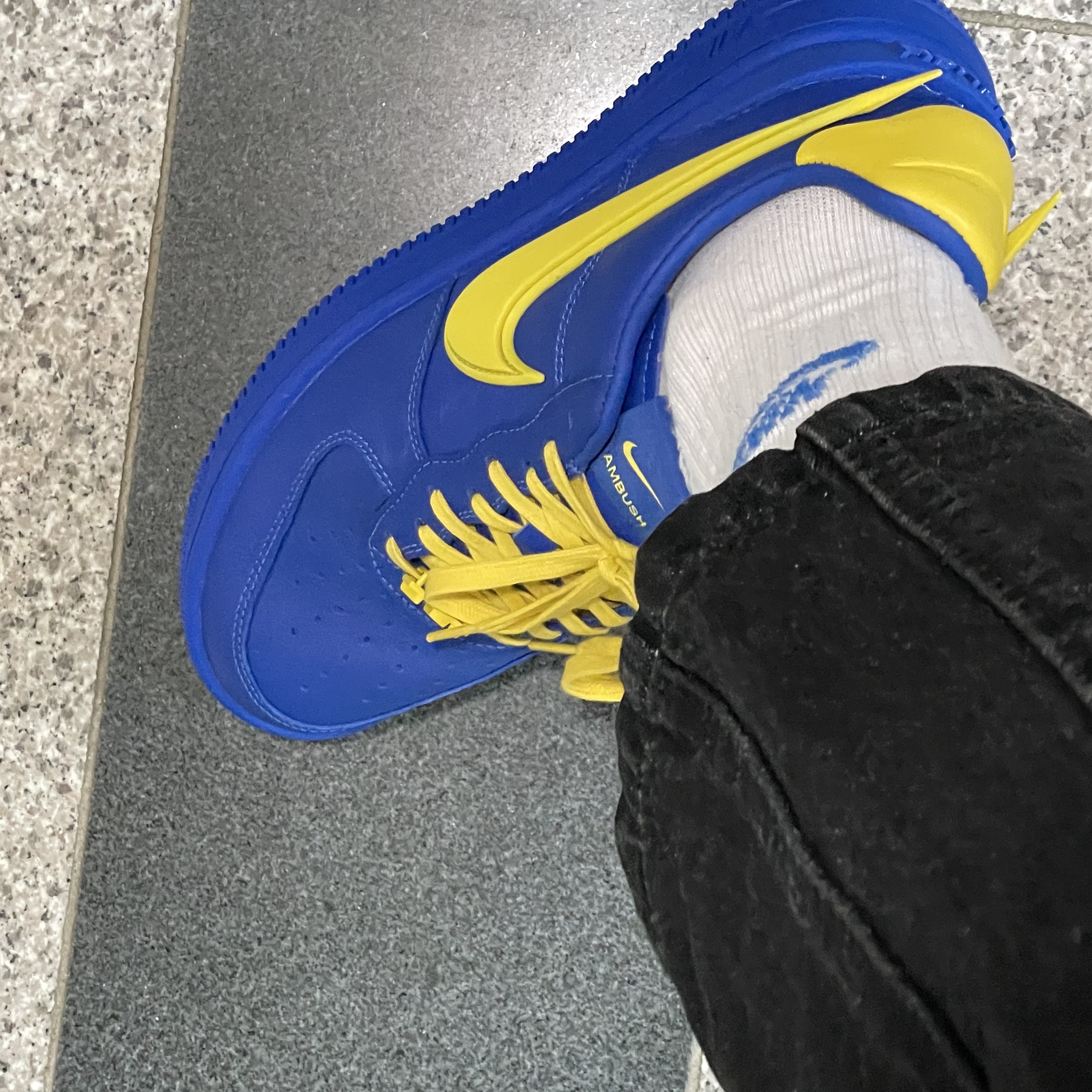 Nike x Ambush Air Force 1 Low SP Game Royal and Vivid Sulfur 착용 스타일