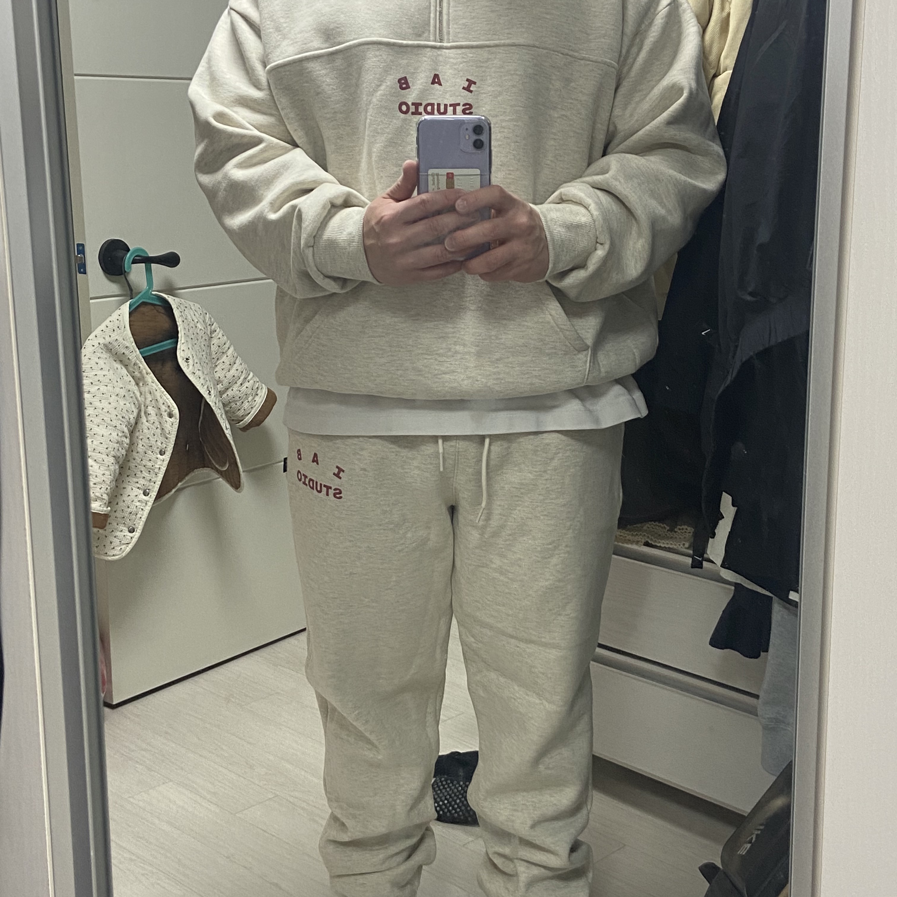 IAB Studio Half Zip-Up Oatmeal Burgundy, IAB Studio Sweatpants Oatmeal Burgundy - 23SS 착용 스타일 - 1