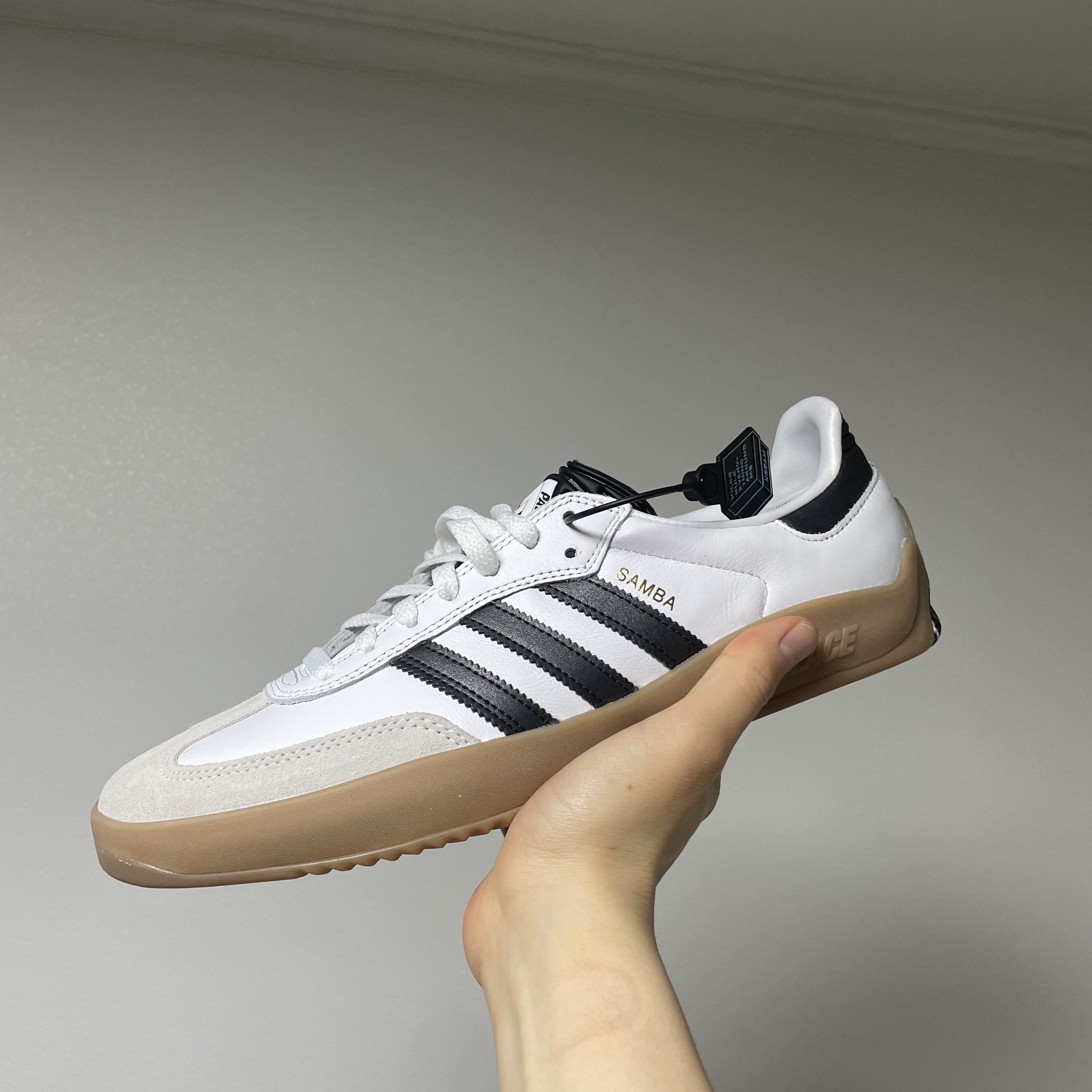 Adidas x Palace Samba White Black 착용 스타일