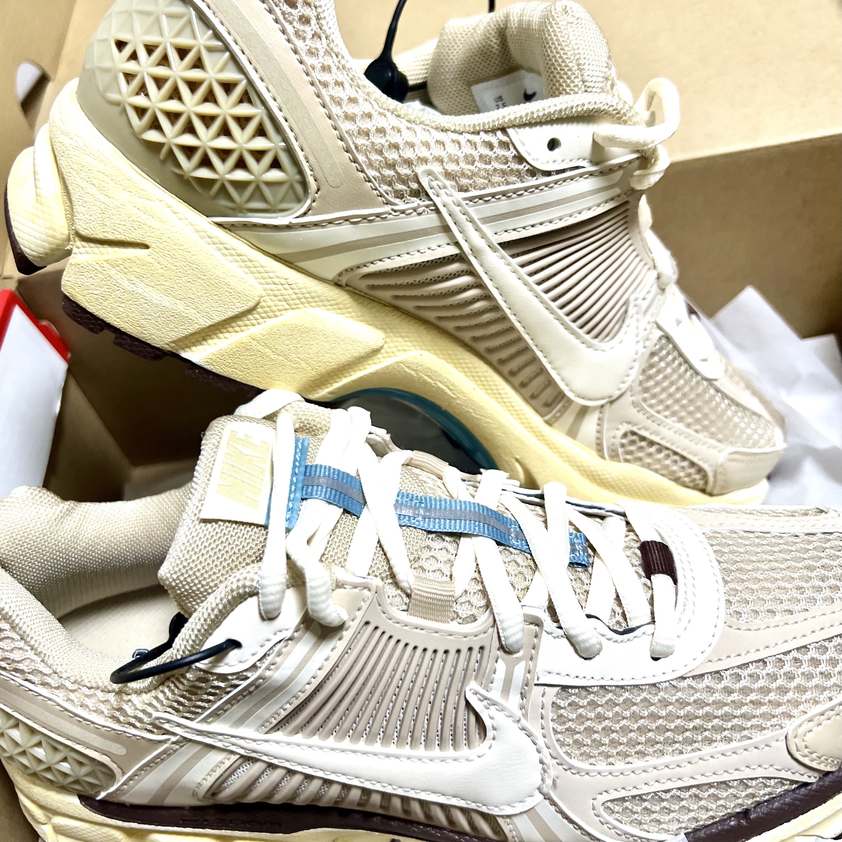 (W) Nike Zoom Vomero 5 Oatmeal 착용 스타일