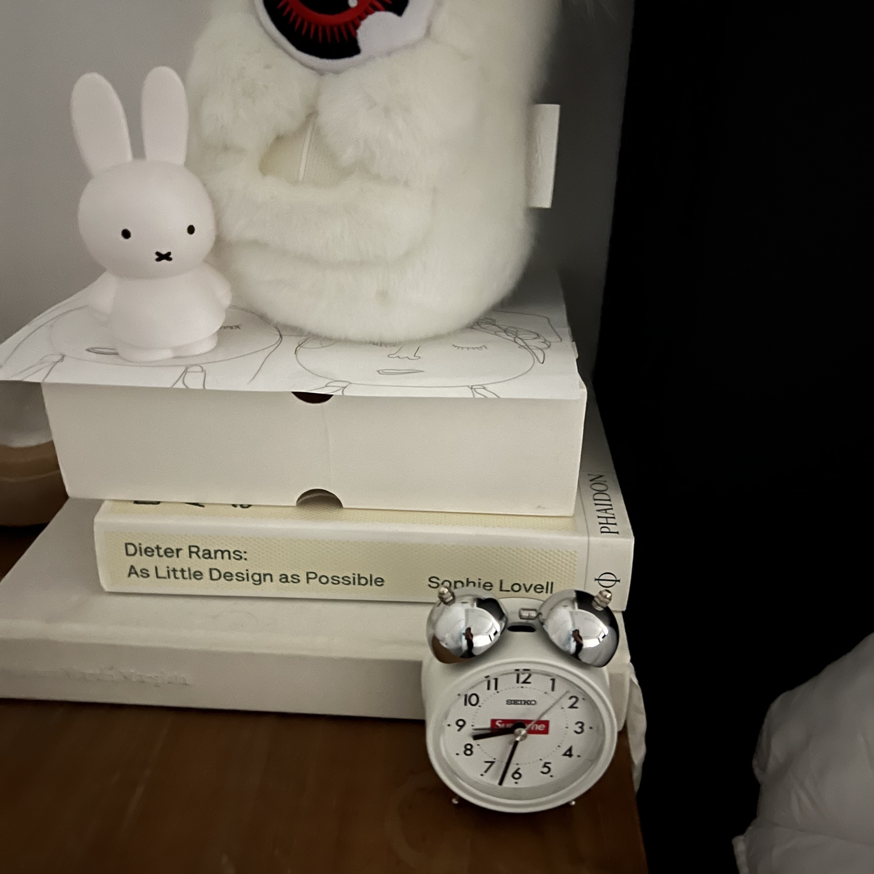 Supreme x Seiko Alarm Clock White - 22FW 착용 스타일 - 2