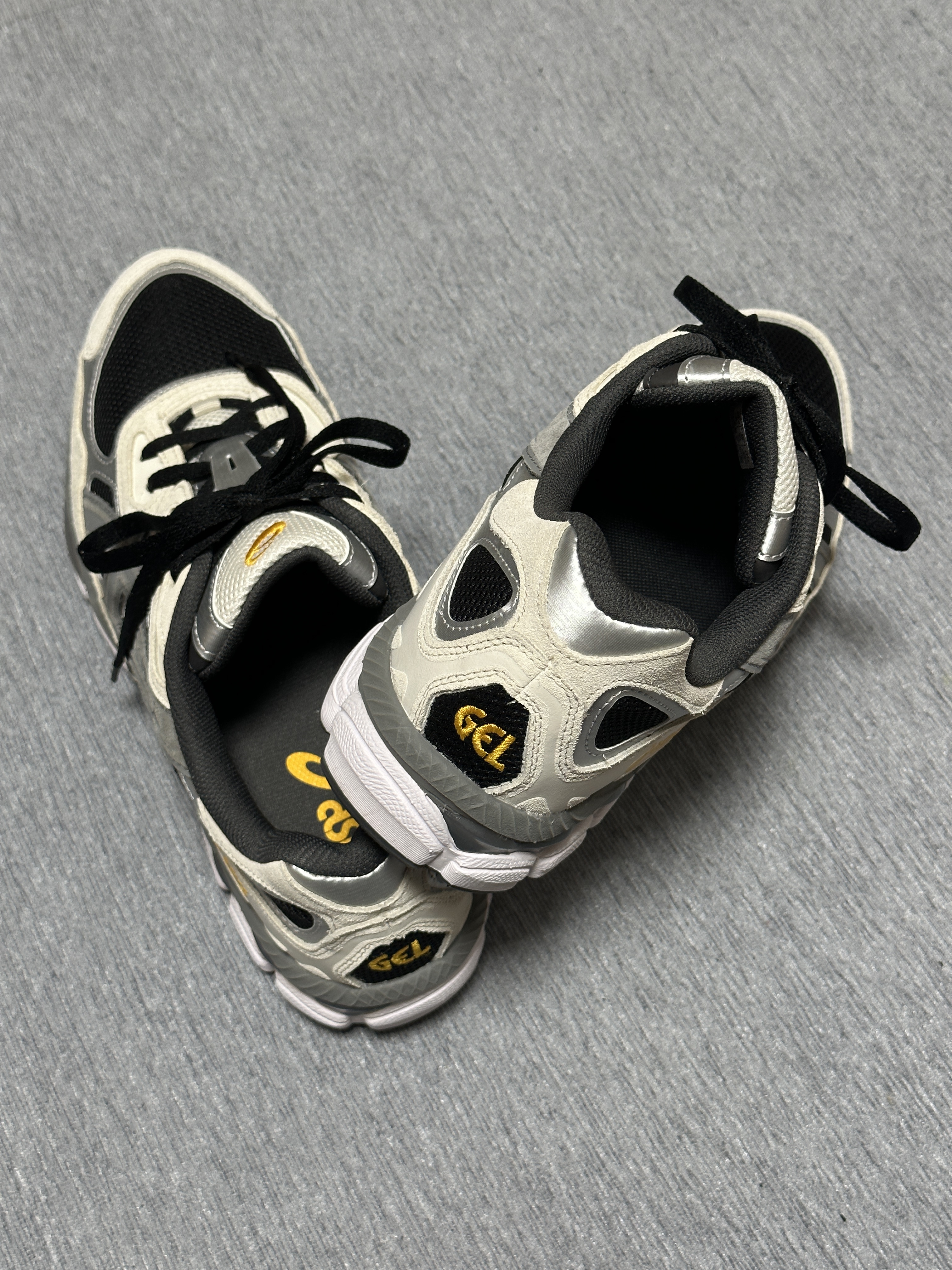 Asics Gel-NYC Black Clay Grey 착용 스타일 - 2