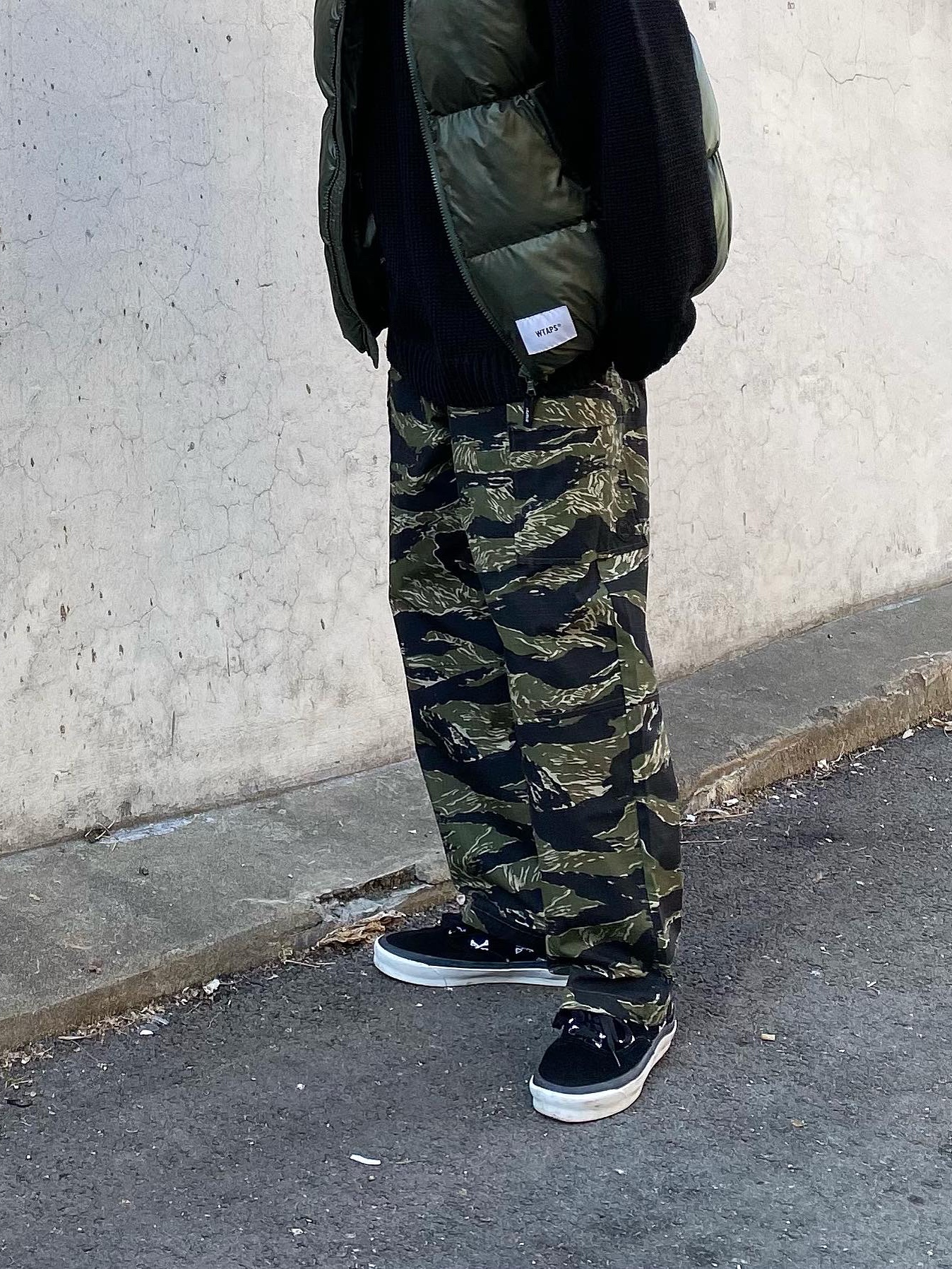 Vans Vault x WTAPS OG Era LX Black 착용 스타일 - 4
