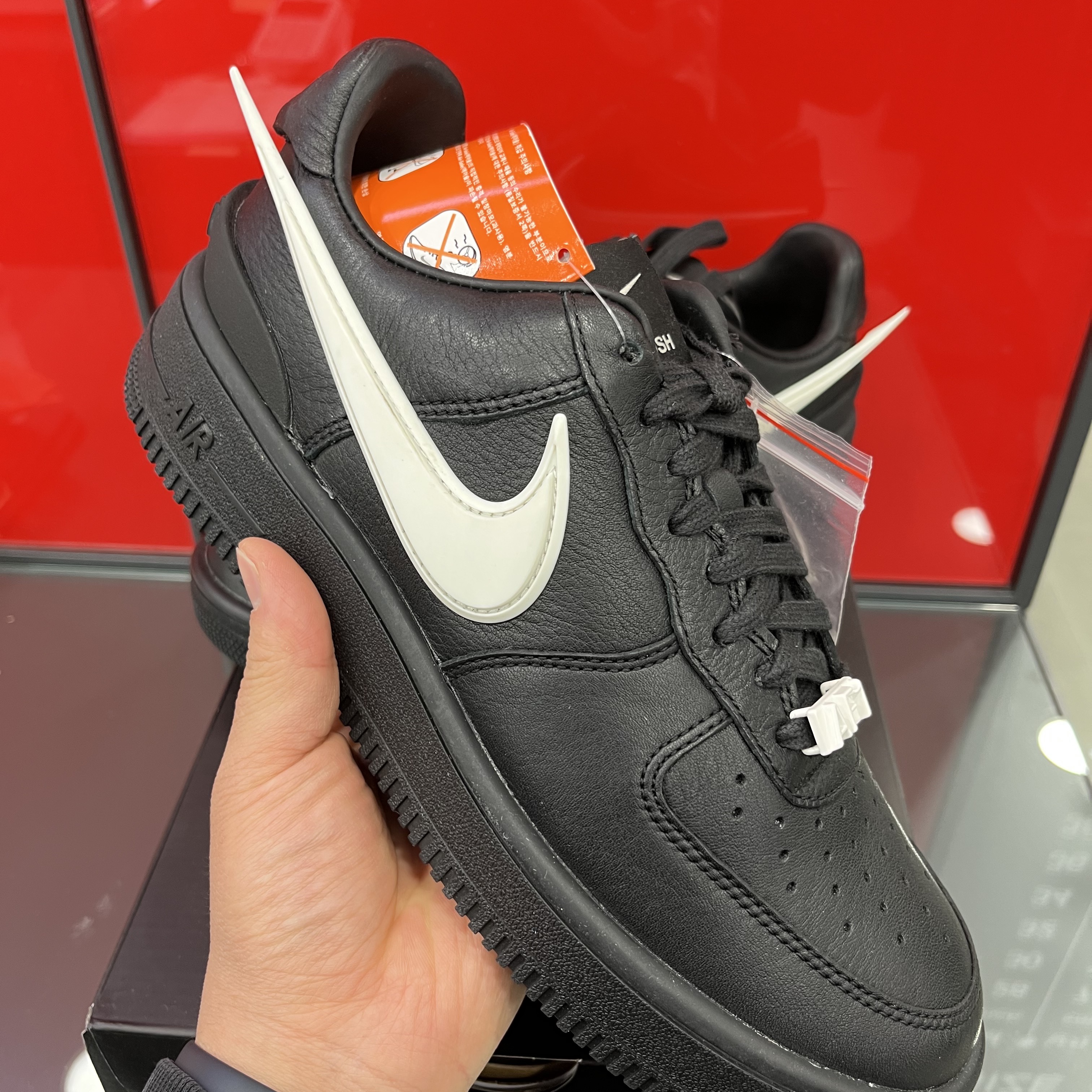 Nike x Ambush Air Force 1 Low SP Black 착용 스타일 - 2