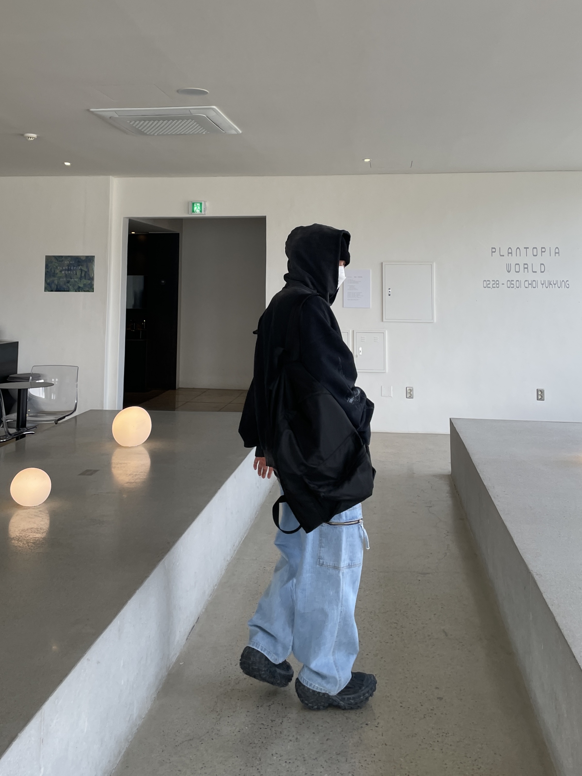 Balenciaga Defender Sneakers Black 착용 스타일 - 3