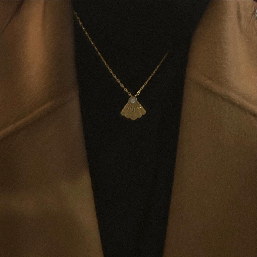 [KREAM 단독] Maman et Fille Women Plié Necklace 착용 스타일
