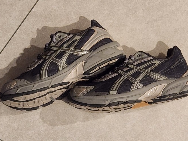 Asics Gel-1130 RE Obsidian Grey 착용 스타일