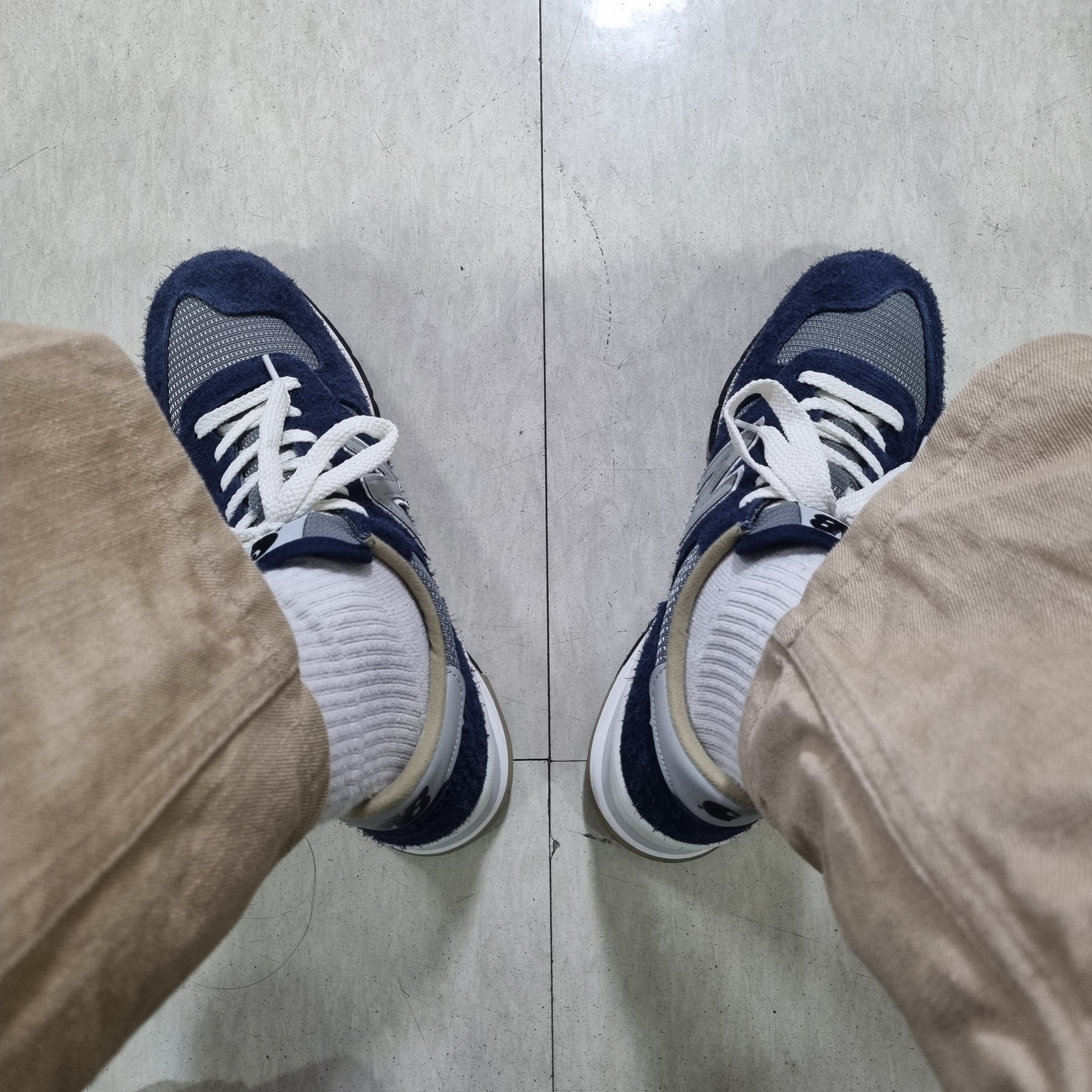 New Balance x Carhartt WIP 990v1 Made in USA Sculpture Center 착용 스타일 - 4