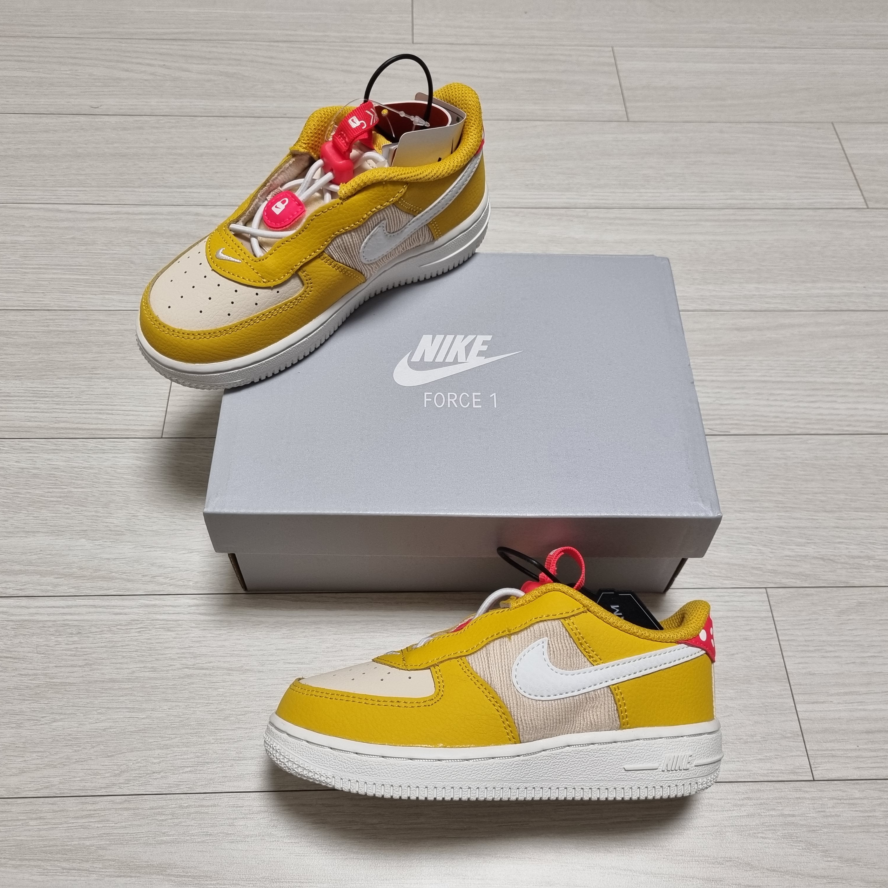 (TD) Nike Air Force 1 Toggle SE Yellow Ochre 착용 스타일 - 1