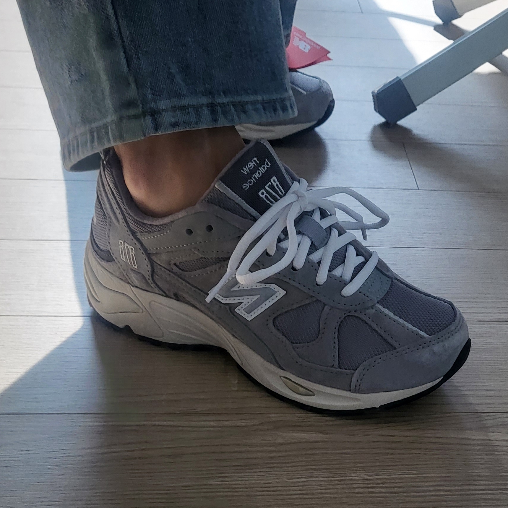 New Balance 878 Gray 착용 스타일 - 2