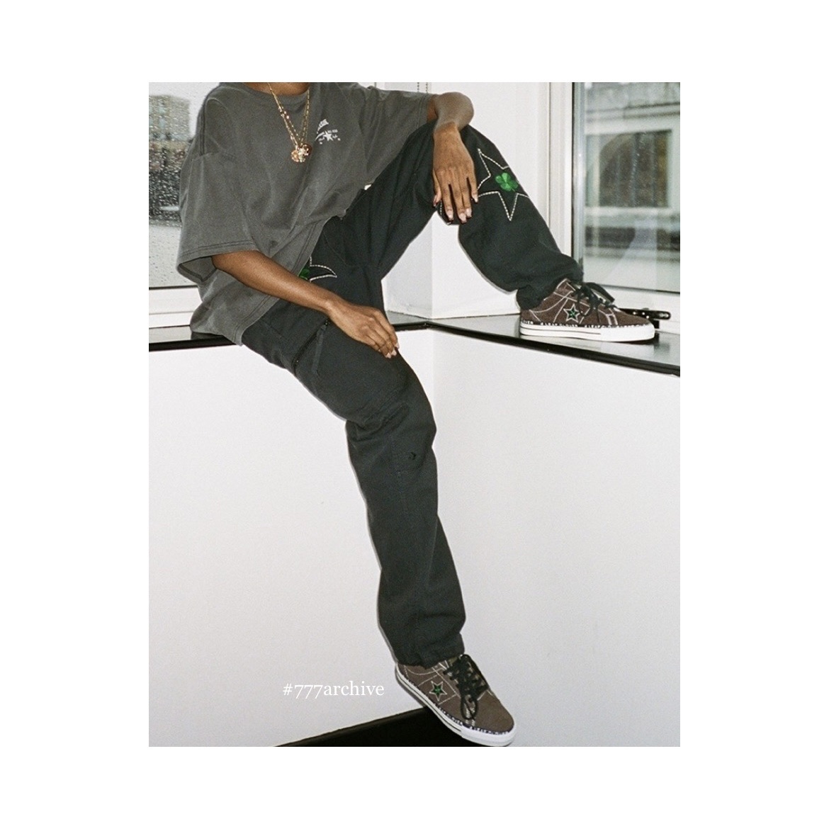 Converse x Patta One Star Pro Ox Java, Converse x Patta Four Leaf Clover Cargo Pants Black 착용 스타일 - 3
