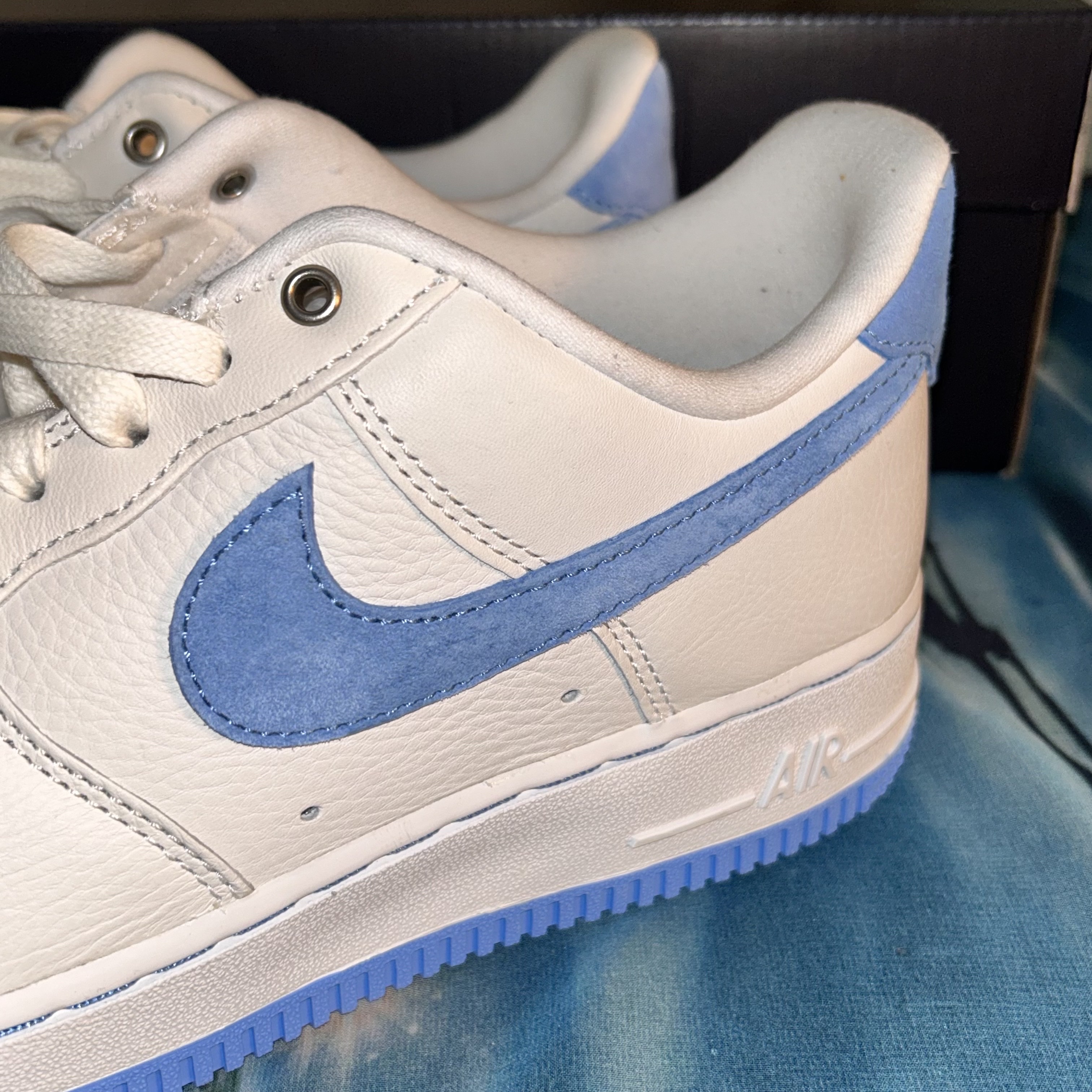 (W) Nike Air Force 1 LXX University Blue 착용 스타일 - 3