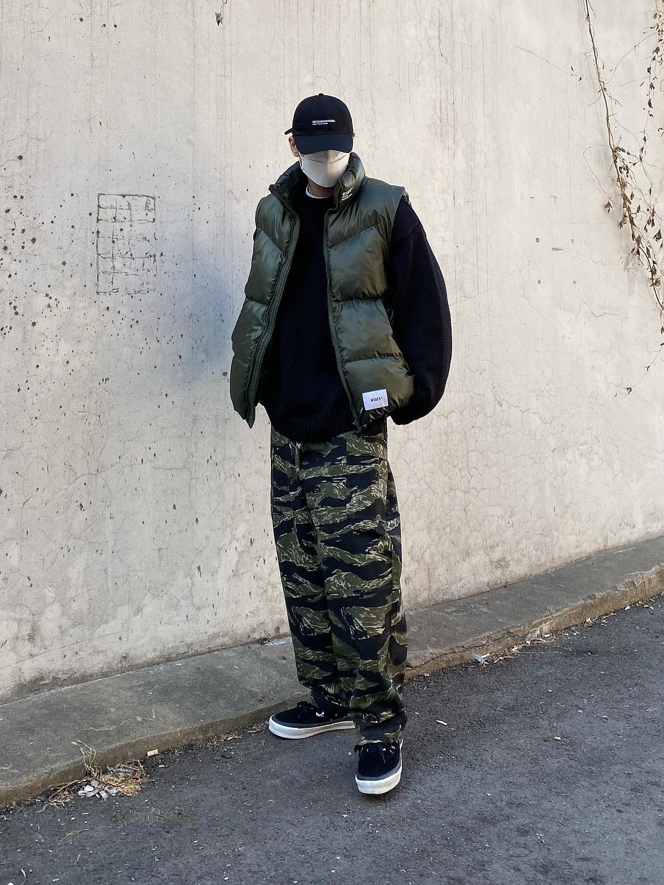 Vans Vault x WTAPS OG Era LX Black 착용 스타일 - 1