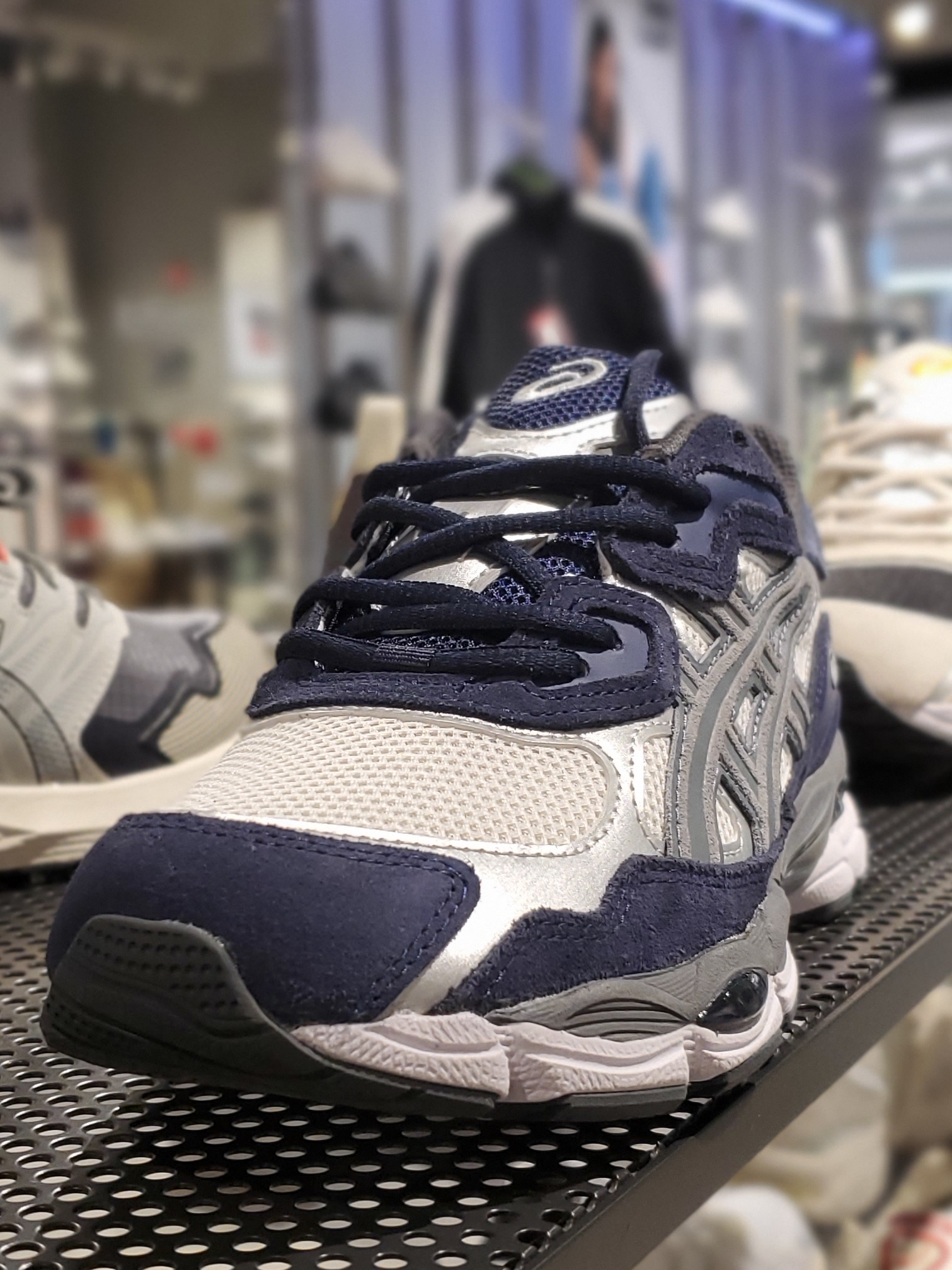Asics Gel-NYC Cream Steel Grey, (W) Asics Gel-Venture 6 Glacier Grey Sheet Rock 착용 스타일 - 1