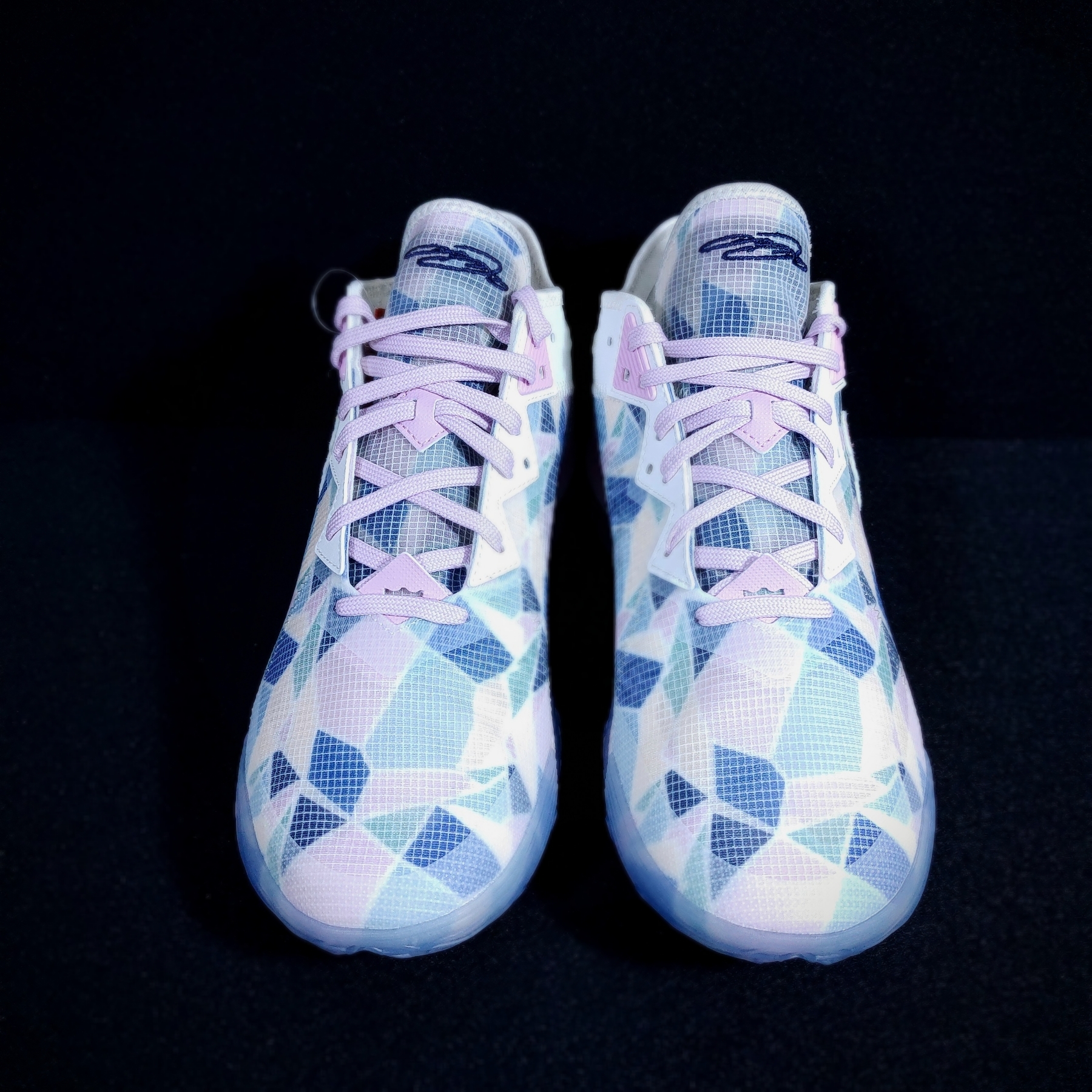 Nike x Atmos LeBron 18 Low Light Arctic Pink 착용 스타일 - 1