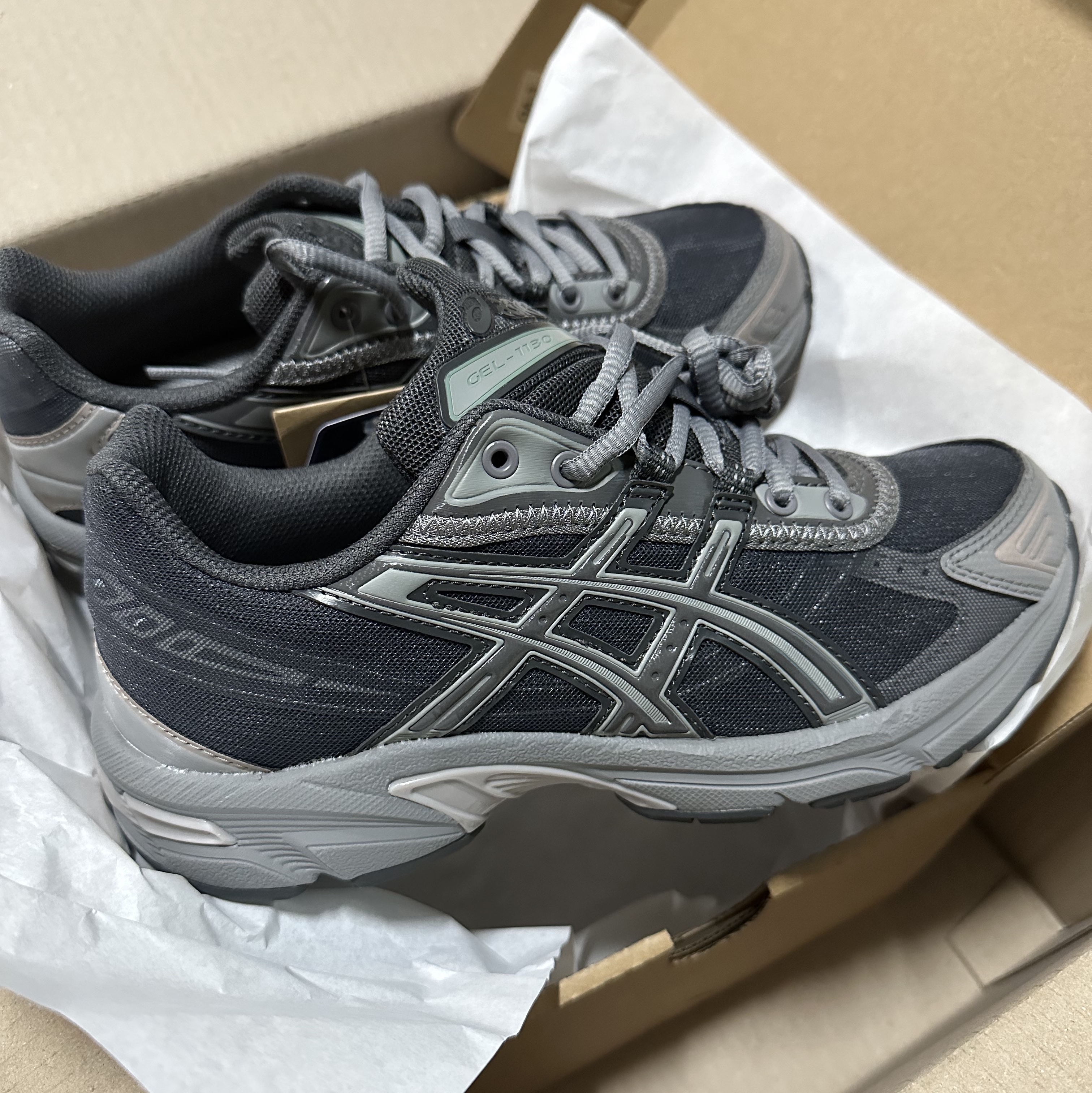 Asics Gel-1130 RE Obsidian Grey 착용 스타일