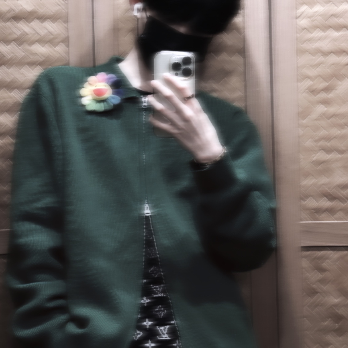 (W) Jordan 1 Elevate Low SE Lucky Green, Louis Vuitton Monogram Gradient Hoodie Black 착용 스타일 - 2