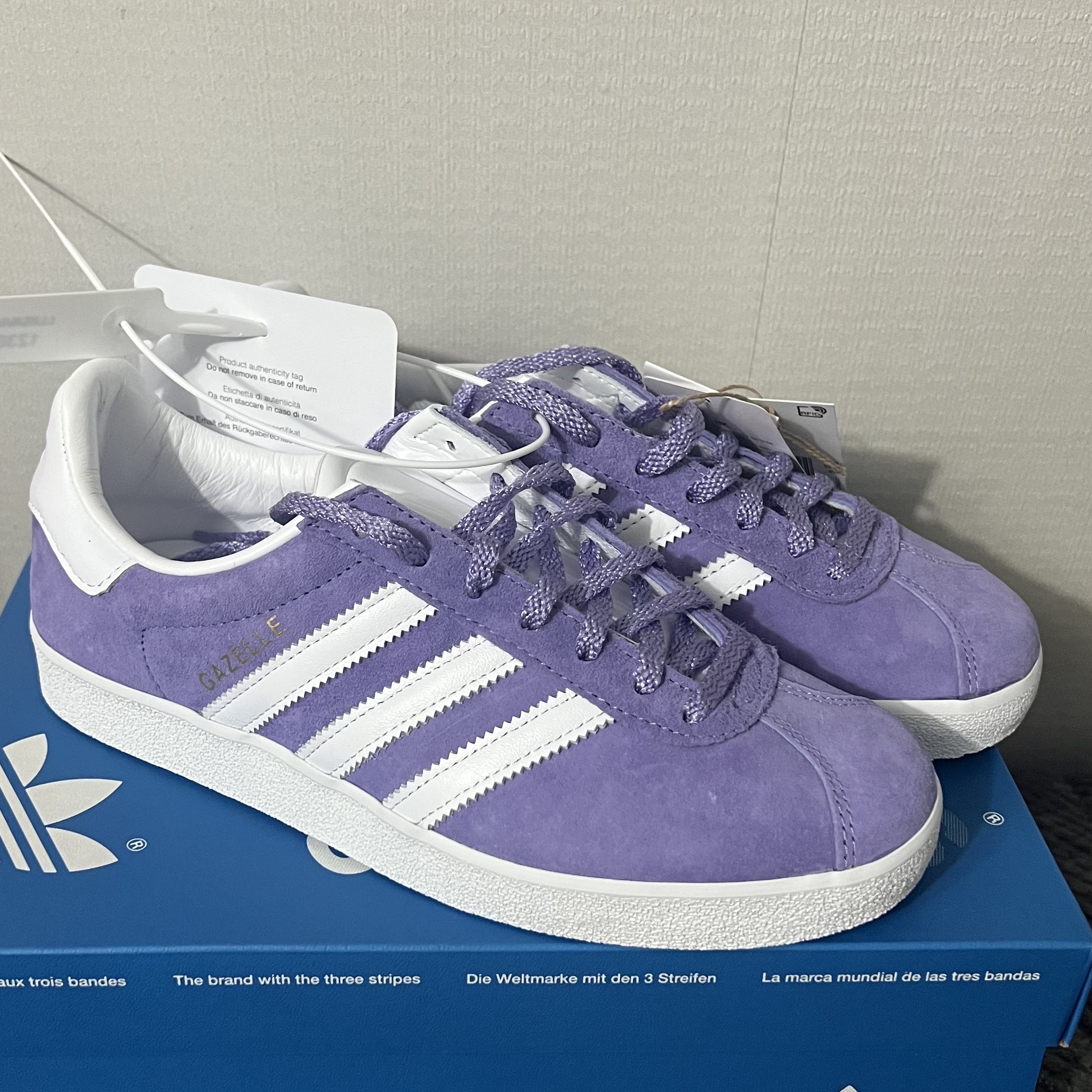 Adidas Gazelle 85 Magic Lilac Cloud White, Adidas Gazelle Almost Yellow 착용 스타일 - 3