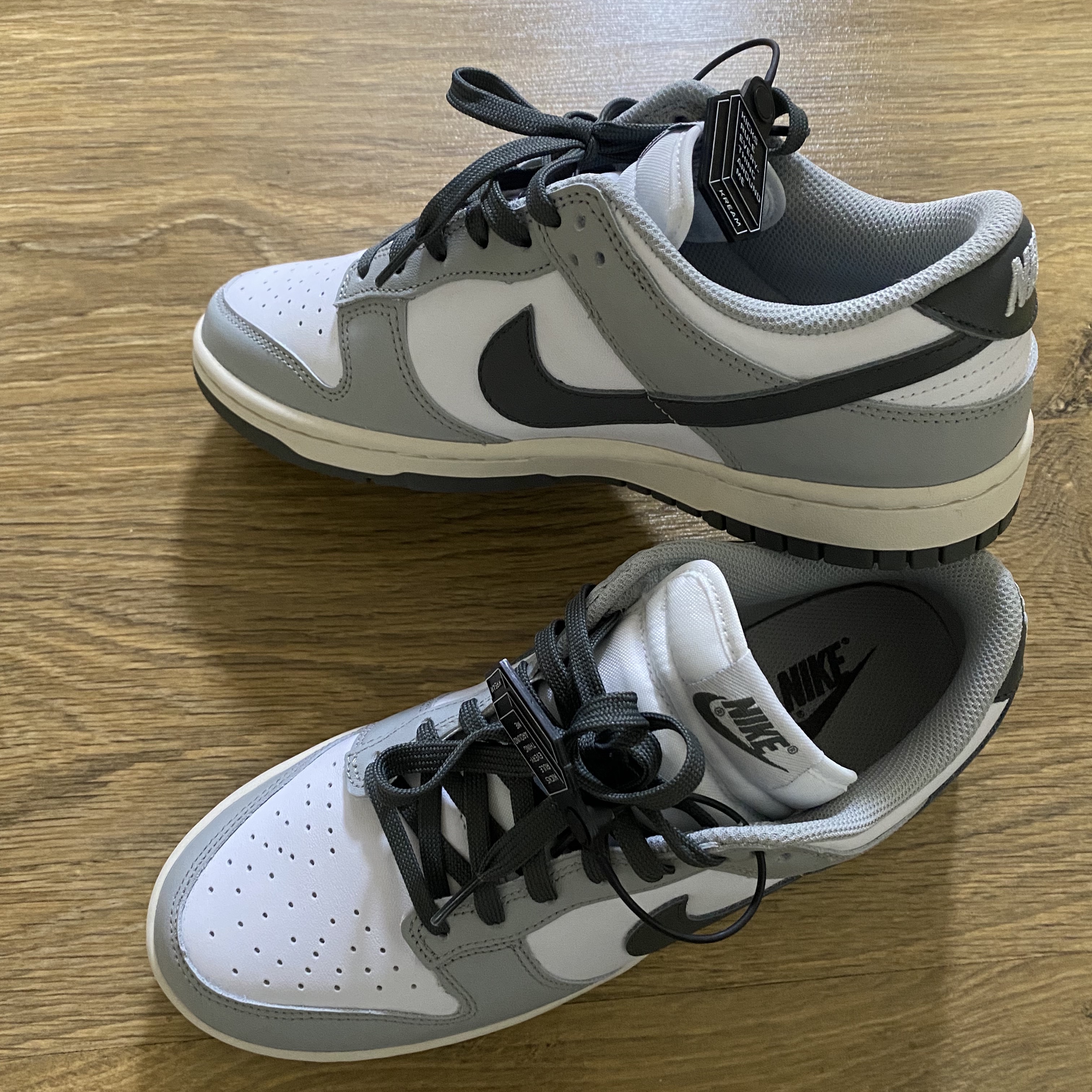 (W) Nike Dunk Low Light Smoke Grey 착용 스타일 - 1