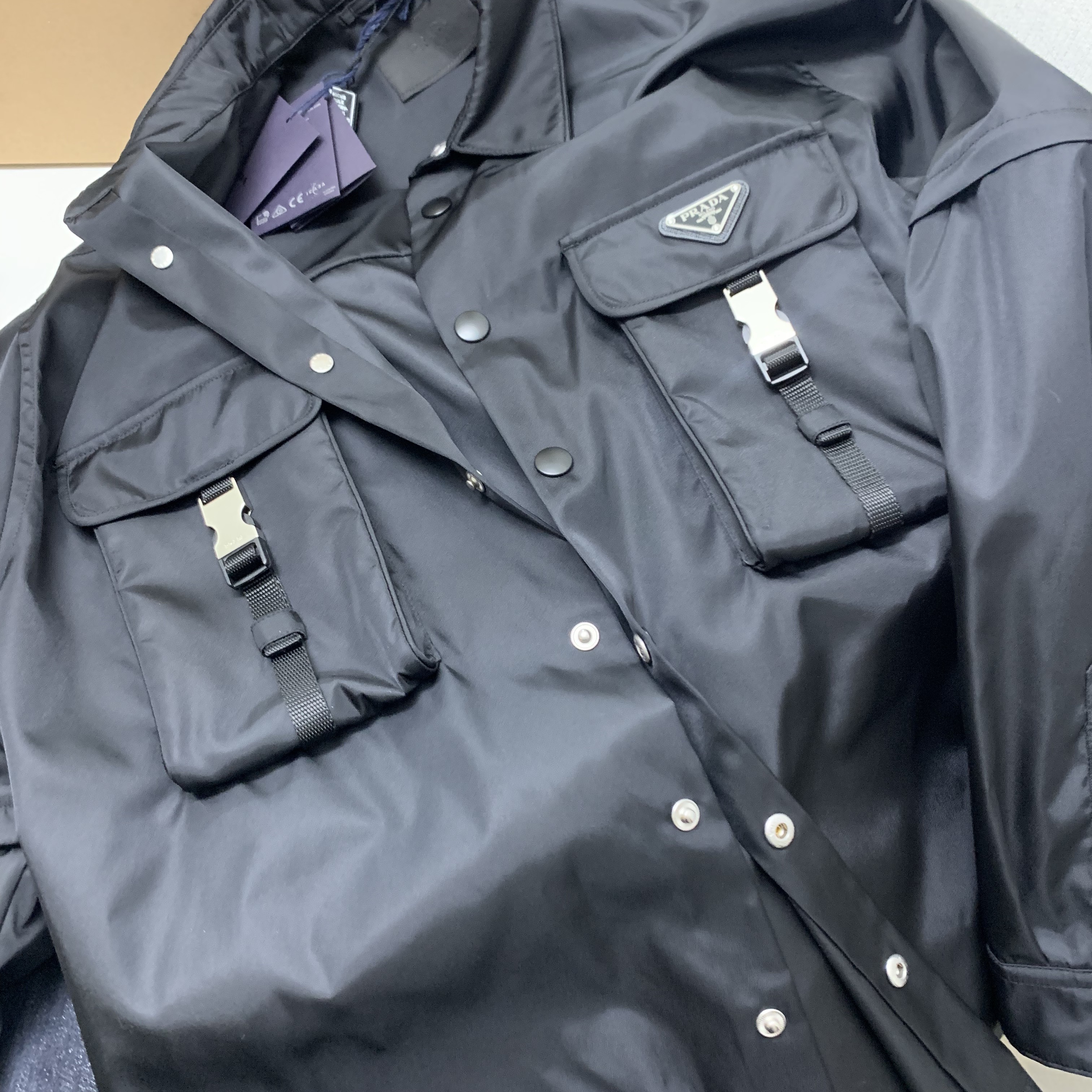 Prada Re-Nylon Shirt Black 착용 스타일