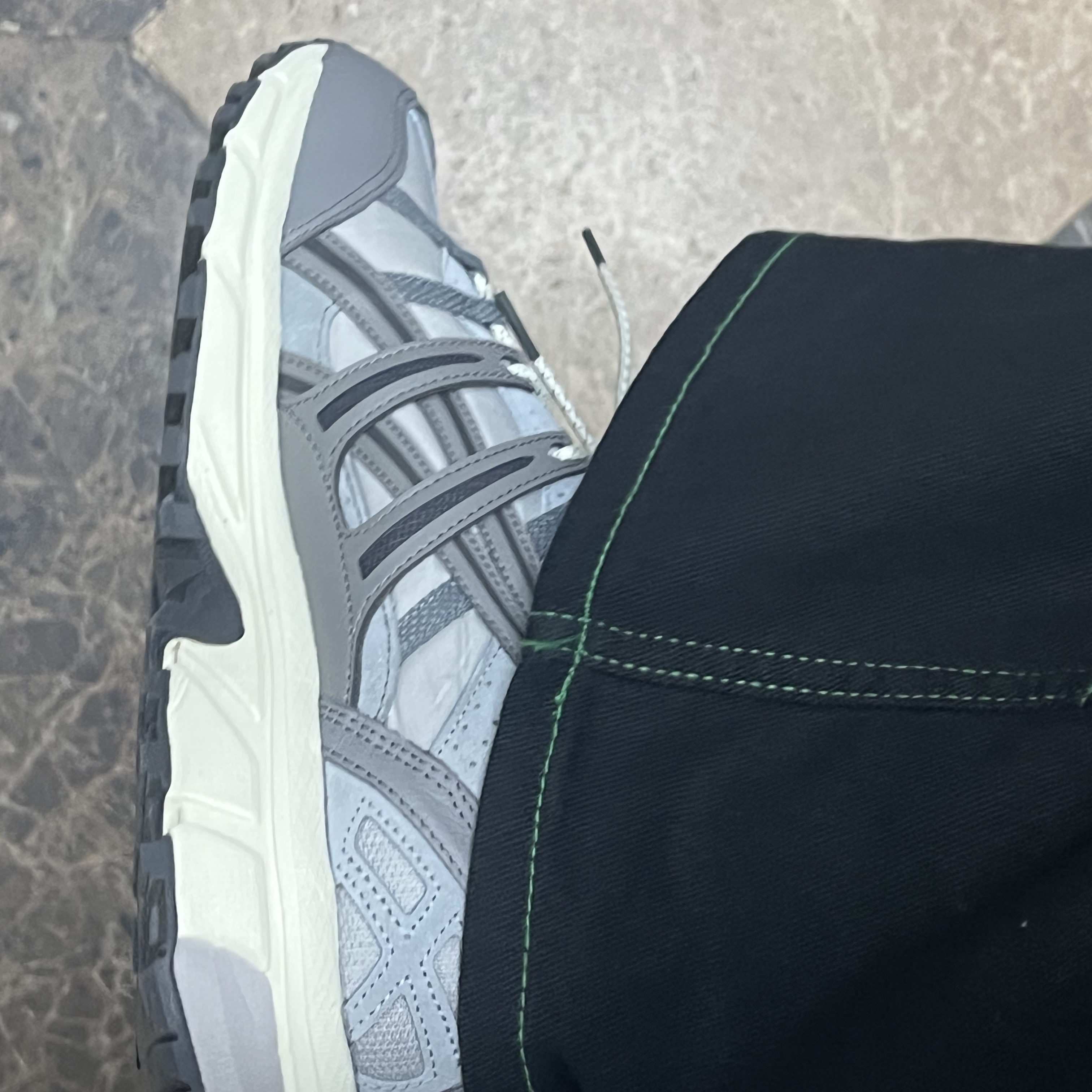 Asics Gel-Sonoma 15-50 Oyster Grey Clay Grey 착용 스타일 - 2