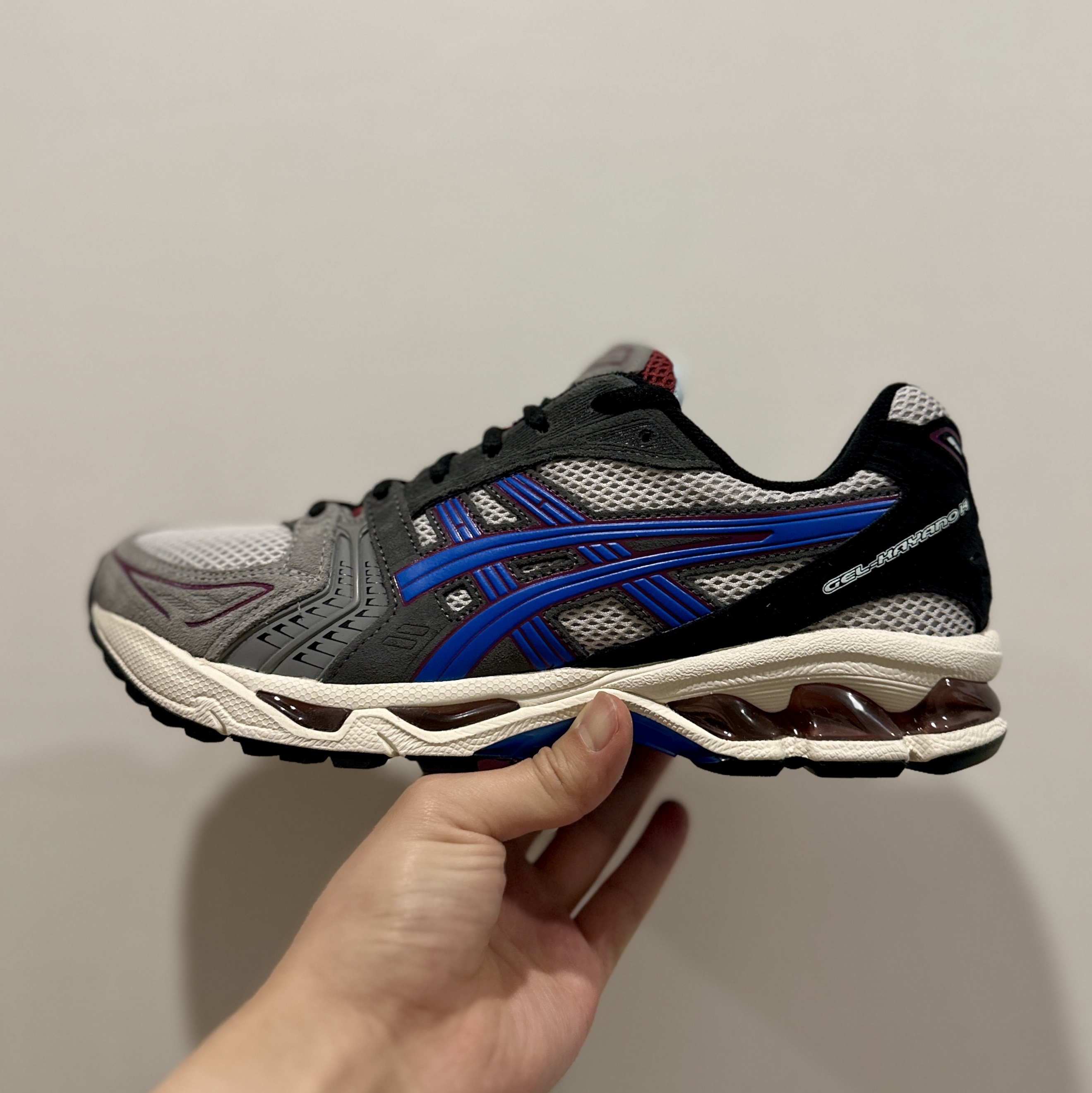 Asics Gel-Kayano 14 Oyster Grey Illusion Blue 착용 스타일