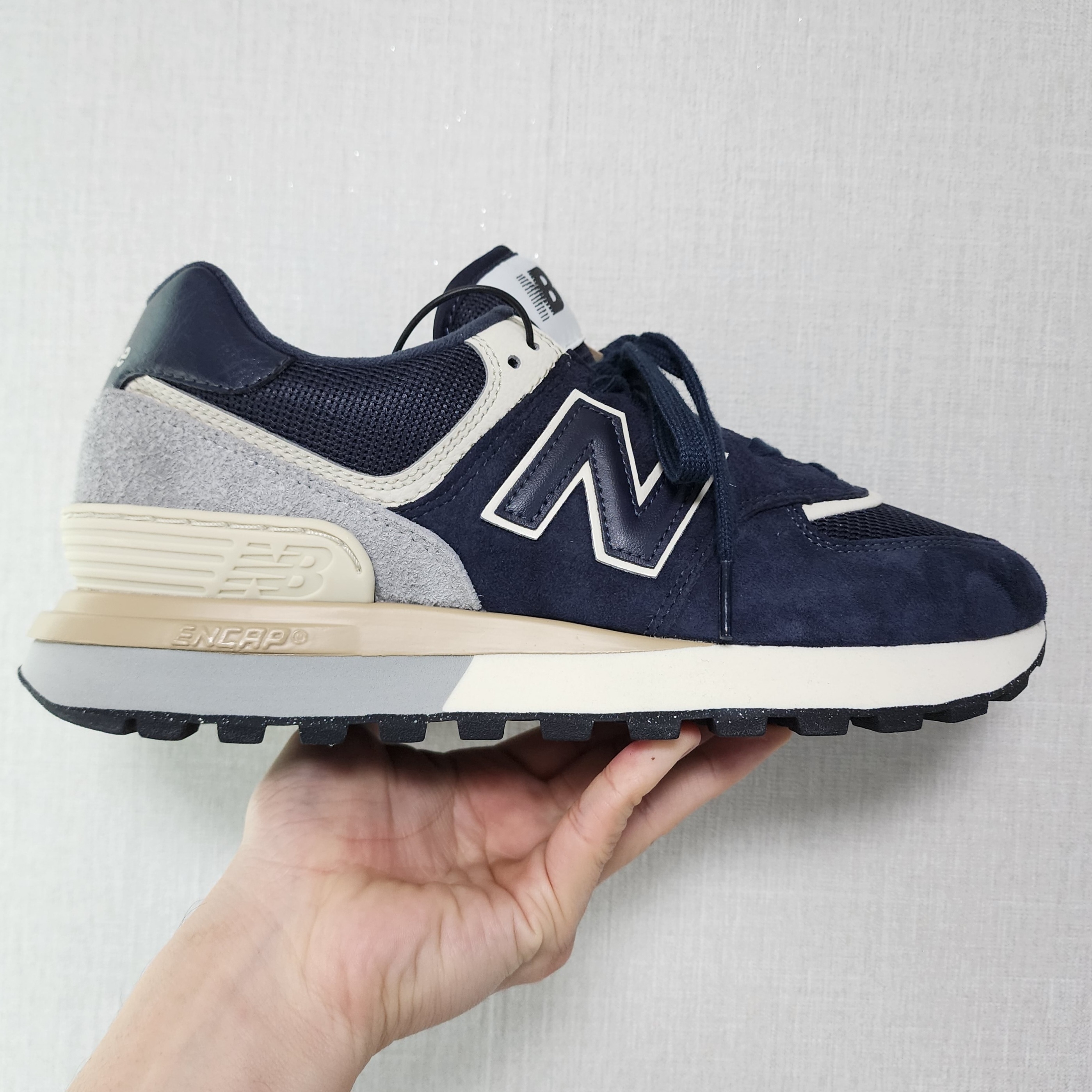 New Balance 574 Legacy Blue Navy 착용 스타일 - 1