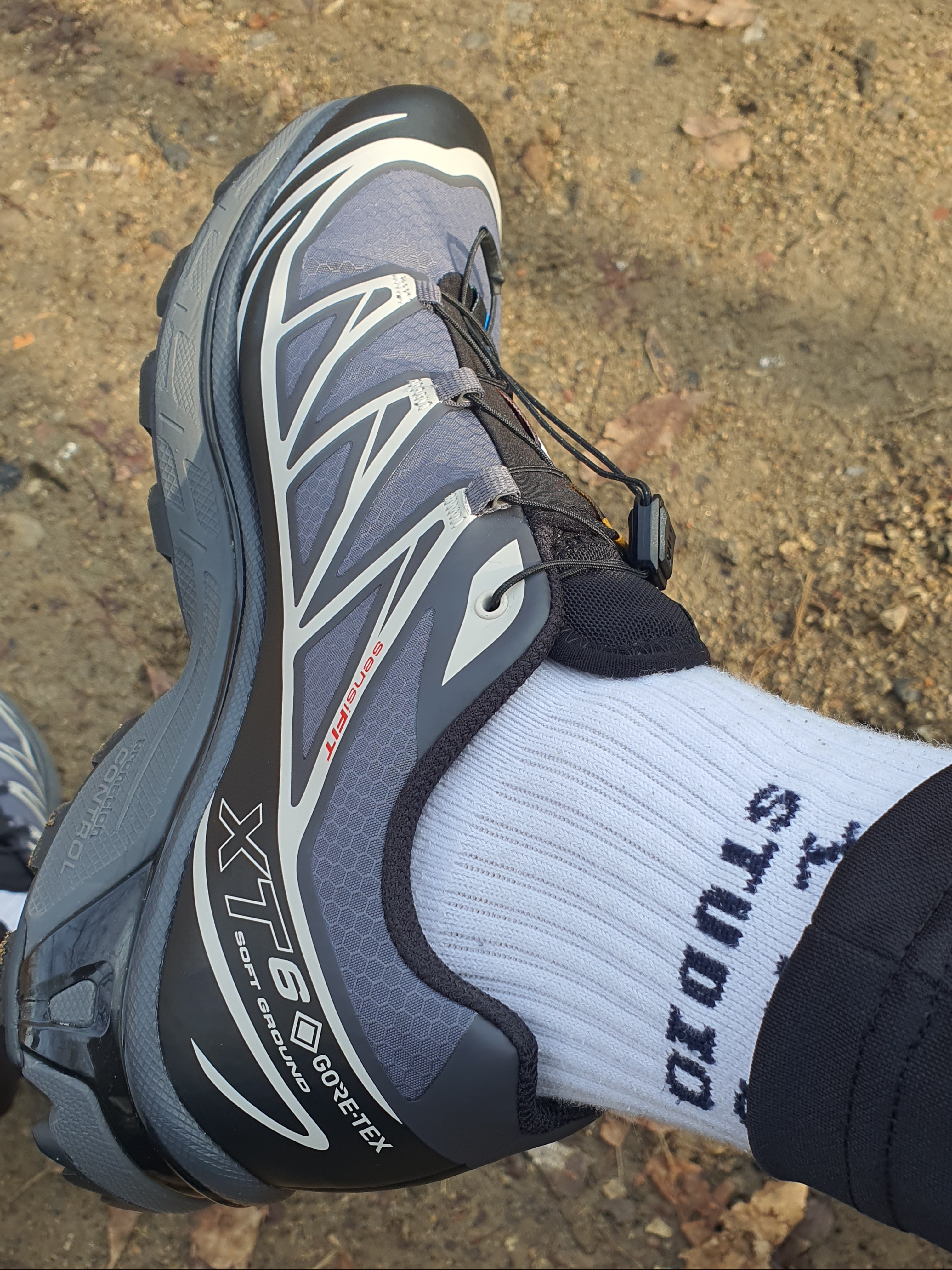 Salomon XT-6 Gore-Tex Black Ebony 착용 스타일 - 1