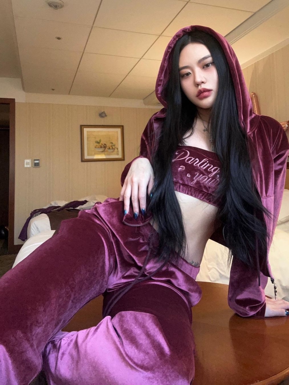 Darling You're Bad Women Darling Your Tube Top Velvet Wine 착용 스타일 - 1