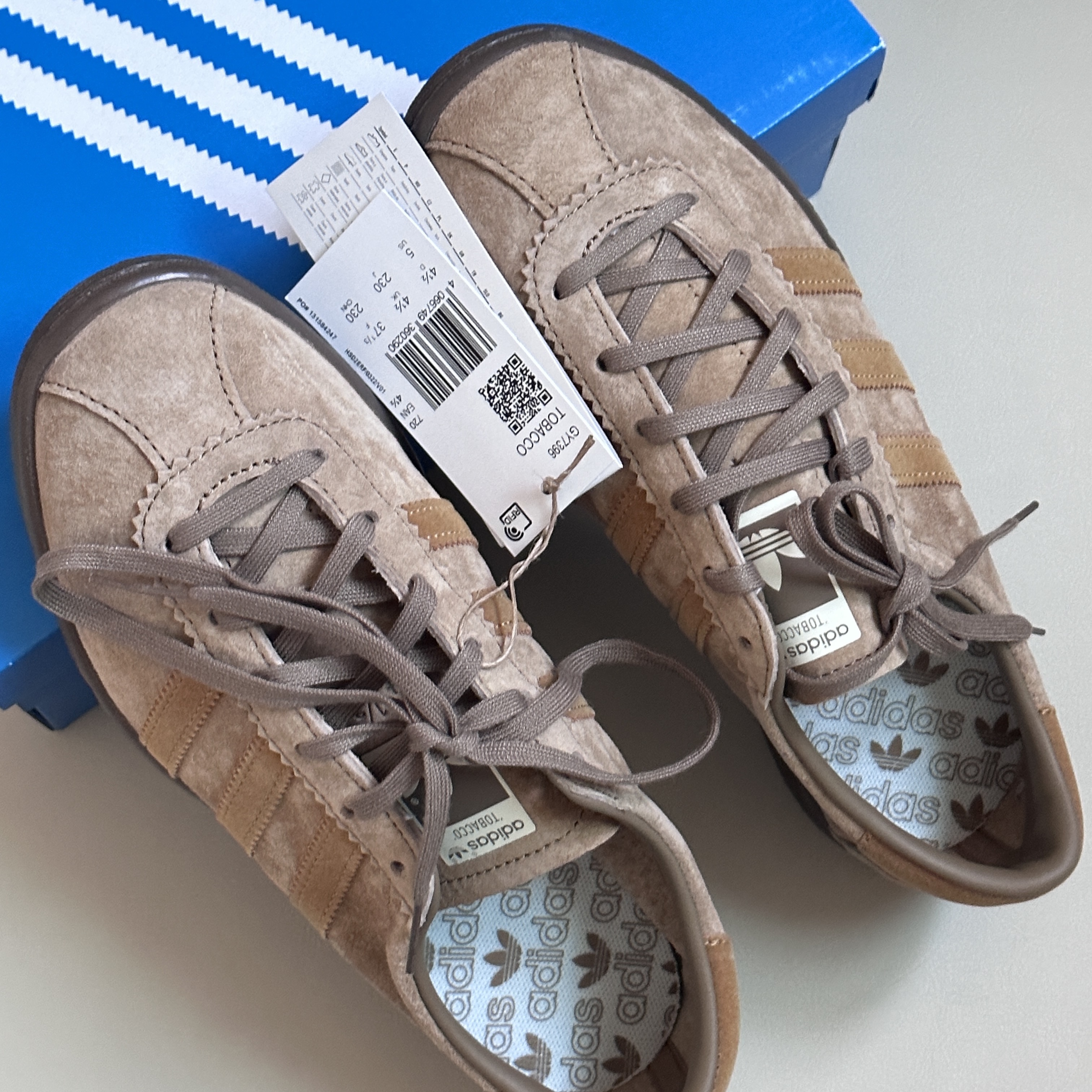 Adidas Tobacco Pantone Mesa 착용 스타일 - 3