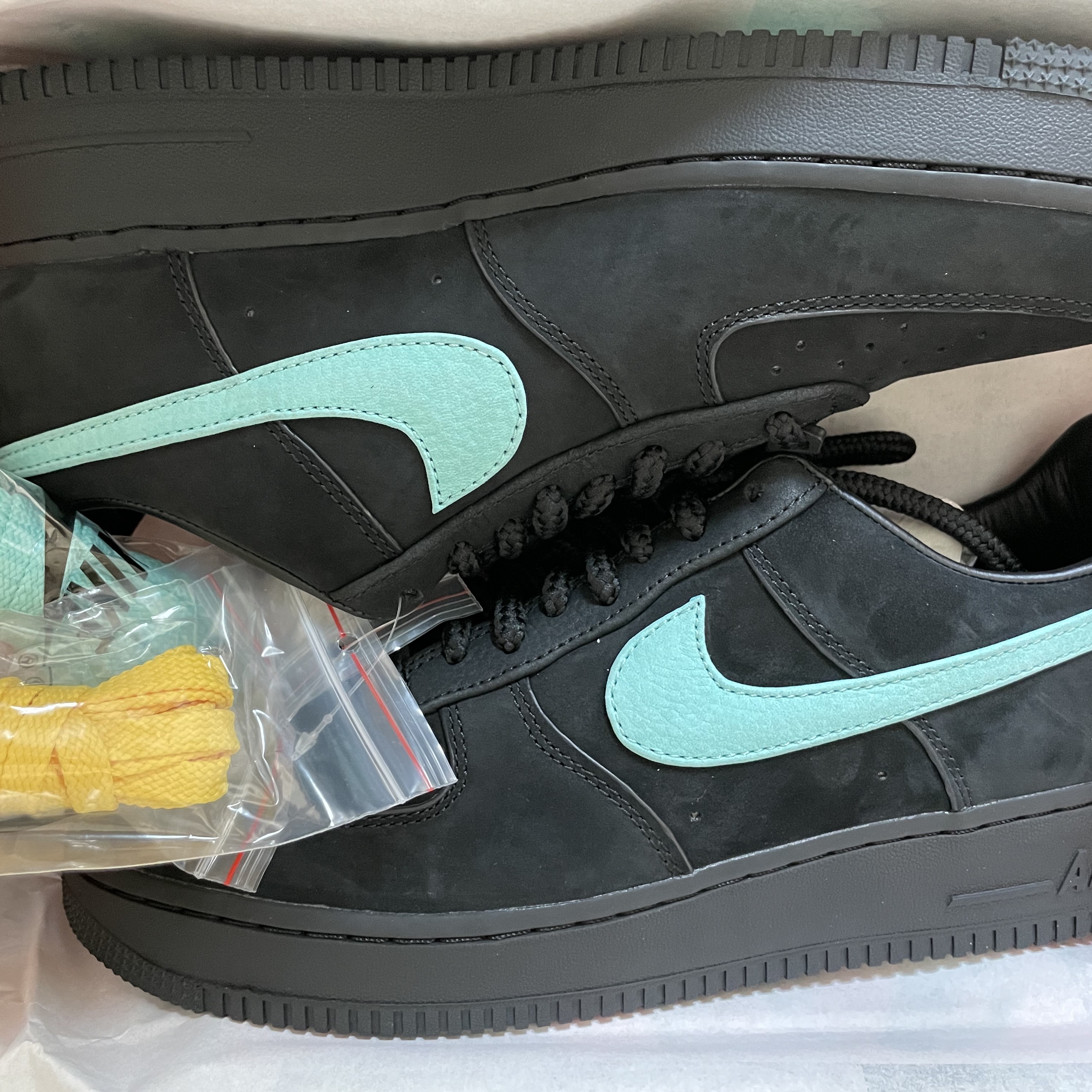 Nike x Tiffany & Co. Air Force 1 Low SP 1837 착용 스타일 - 4