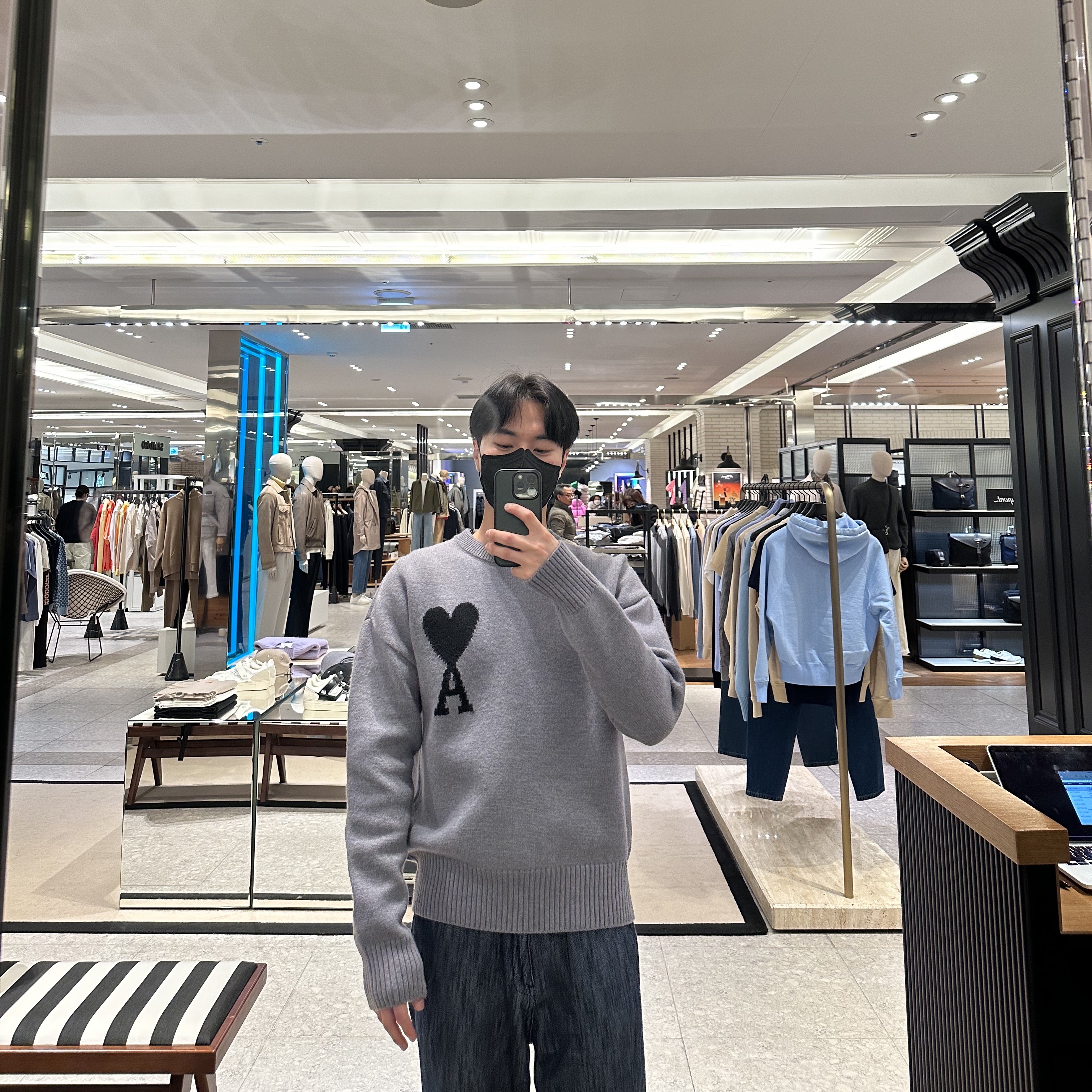 AMI de Coeur Oversize Intarsia Sweater Grey Black 착용 스타일